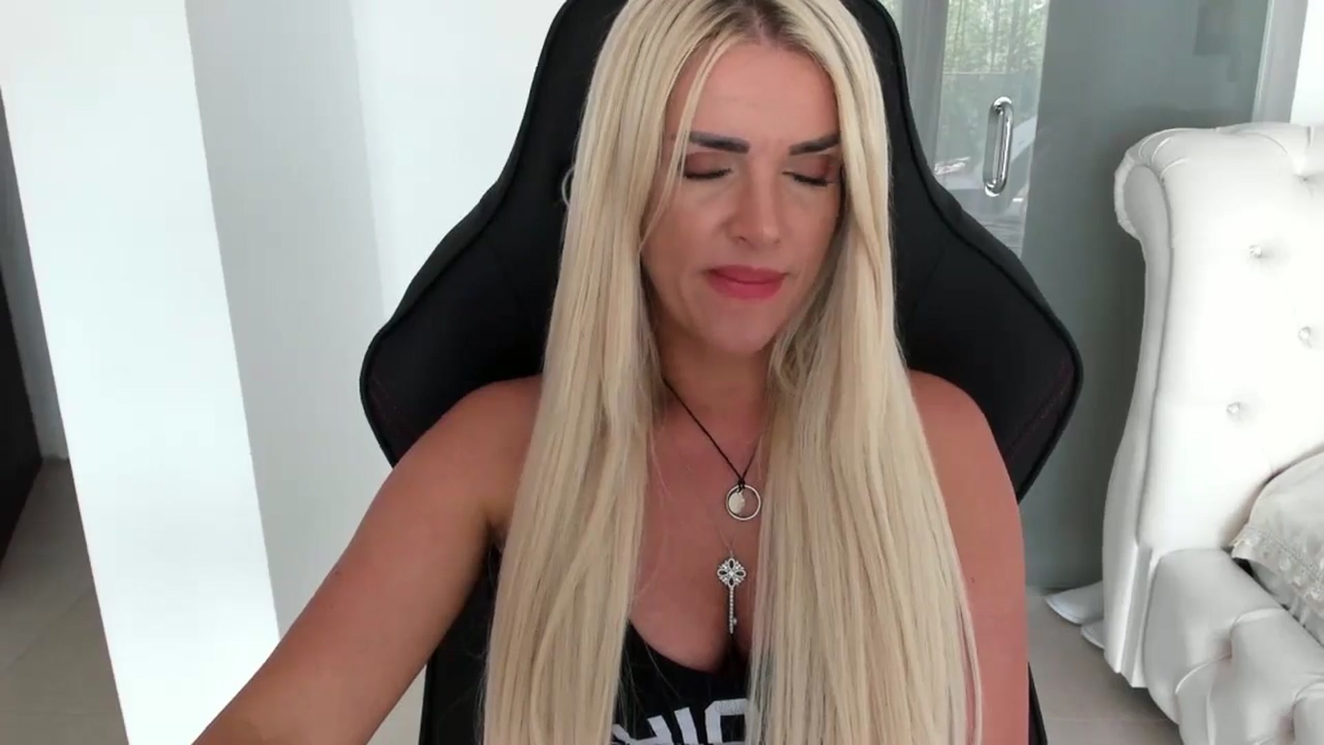 Gallery image thumbnail from Allesia_'s myfreecams stream on, 07/10/2024, 11:10 image 11 of 20
