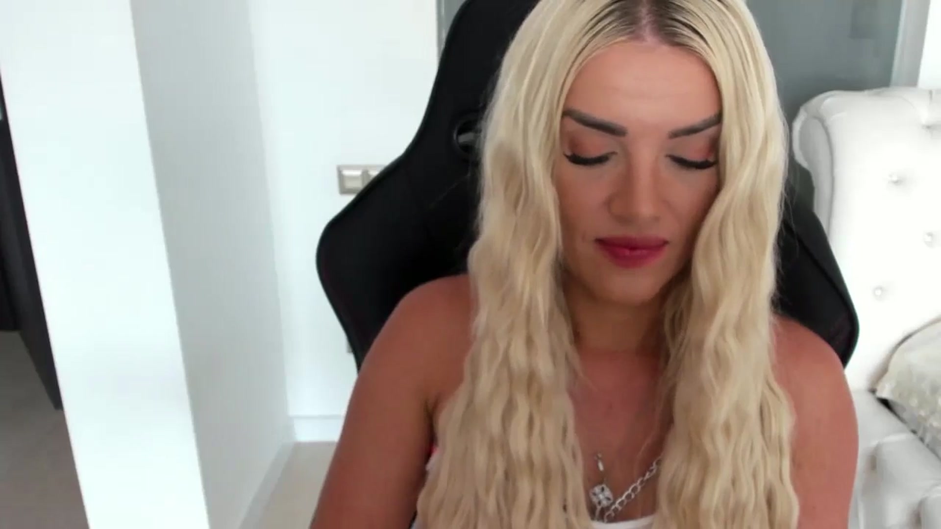 Gallery image thumbnail from Allesia_'s myfreecams stream on, 07/11/2024, 09:28 image 15 of 20