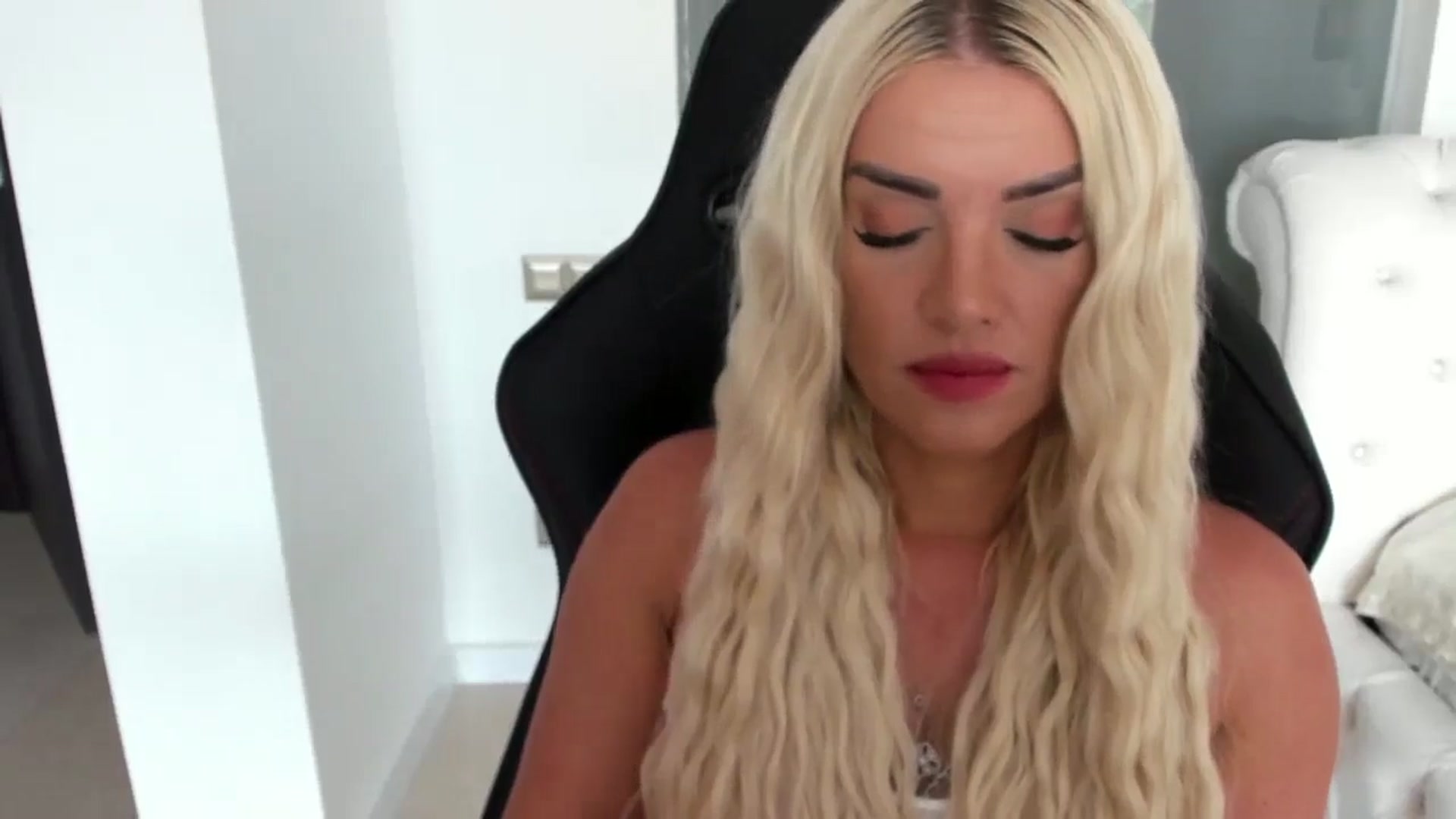 Gallery image thumbnail from Allesia_'s myfreecams stream on, 07/11/2024, 09:28 image 16 of 20