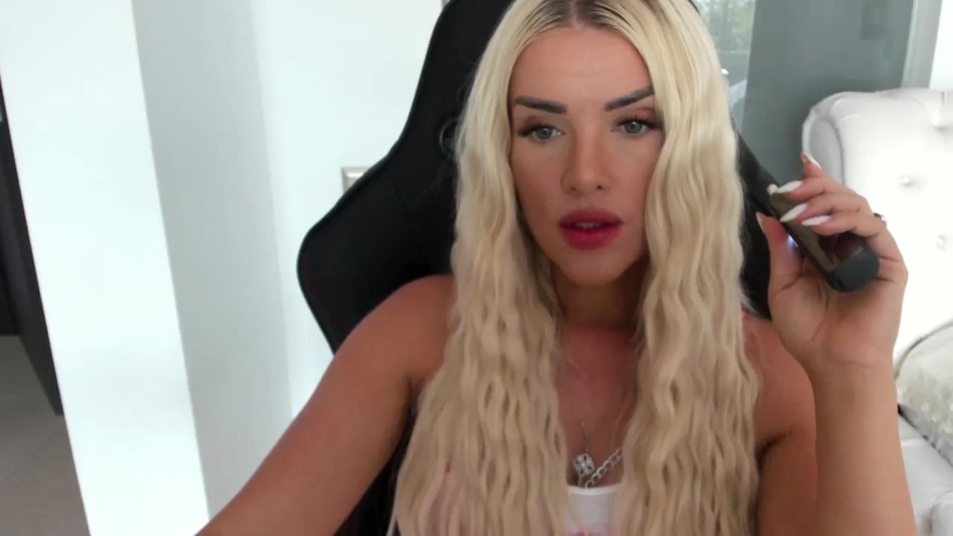 Gallery image thumbnail from Allesia_'s myfreecams stream on, 07/11/2024, 09:28 image 9 of 20
