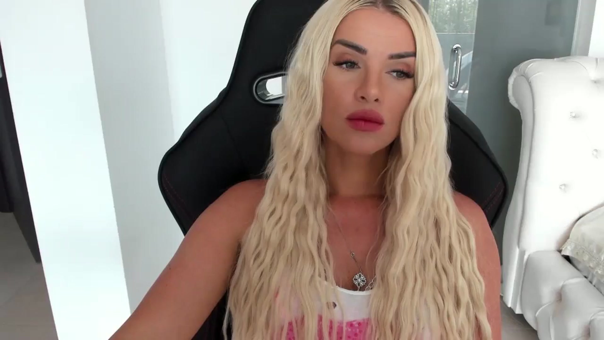 Gallery image thumbnail from Allesia_'s myfreecams stream on, 07/11/2024, 09:28 image 2 of 20