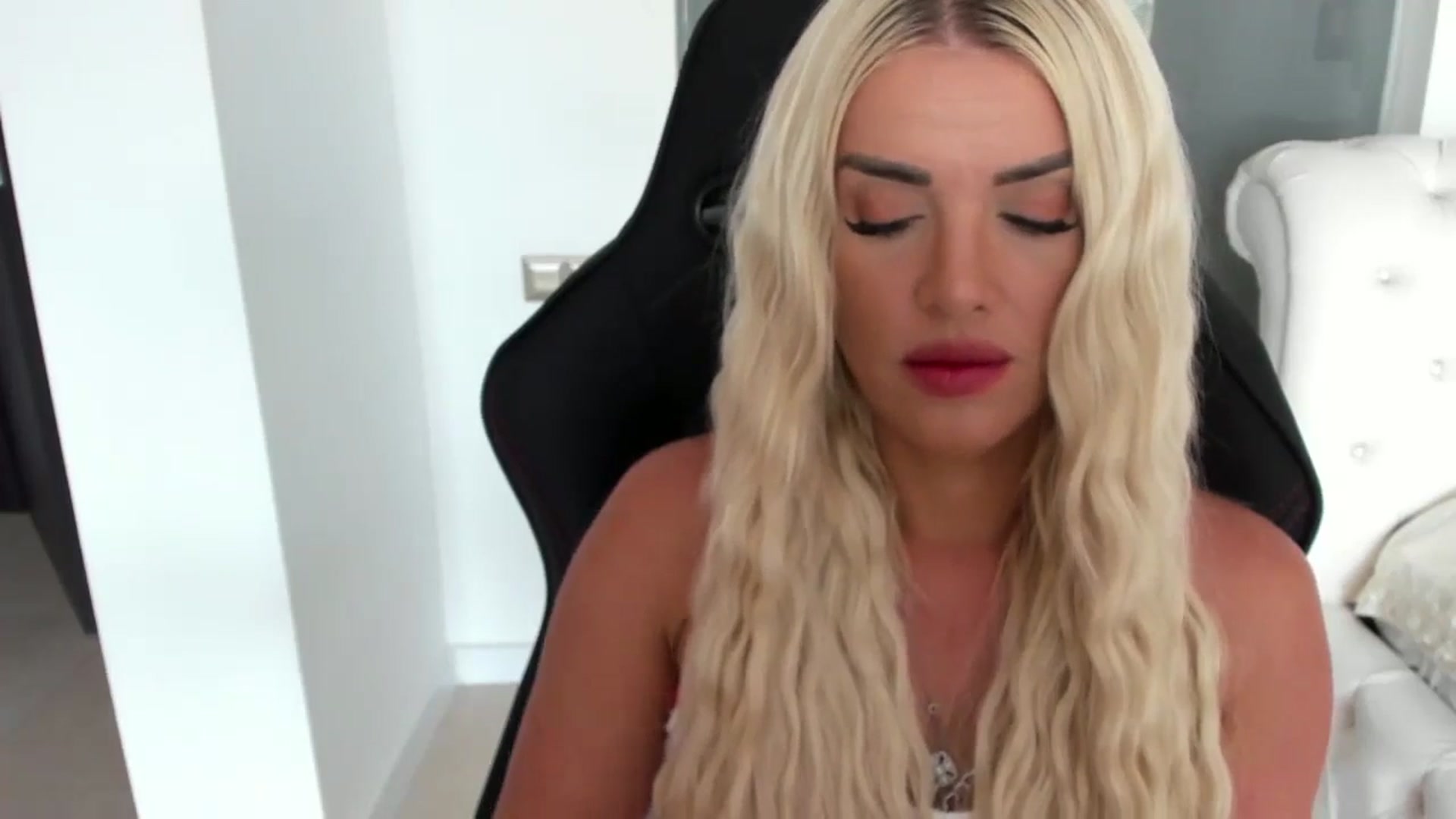 Gallery image thumbnail from Allesia_'s myfreecams stream on, 07/11/2024, 09:28 image 17 of 20