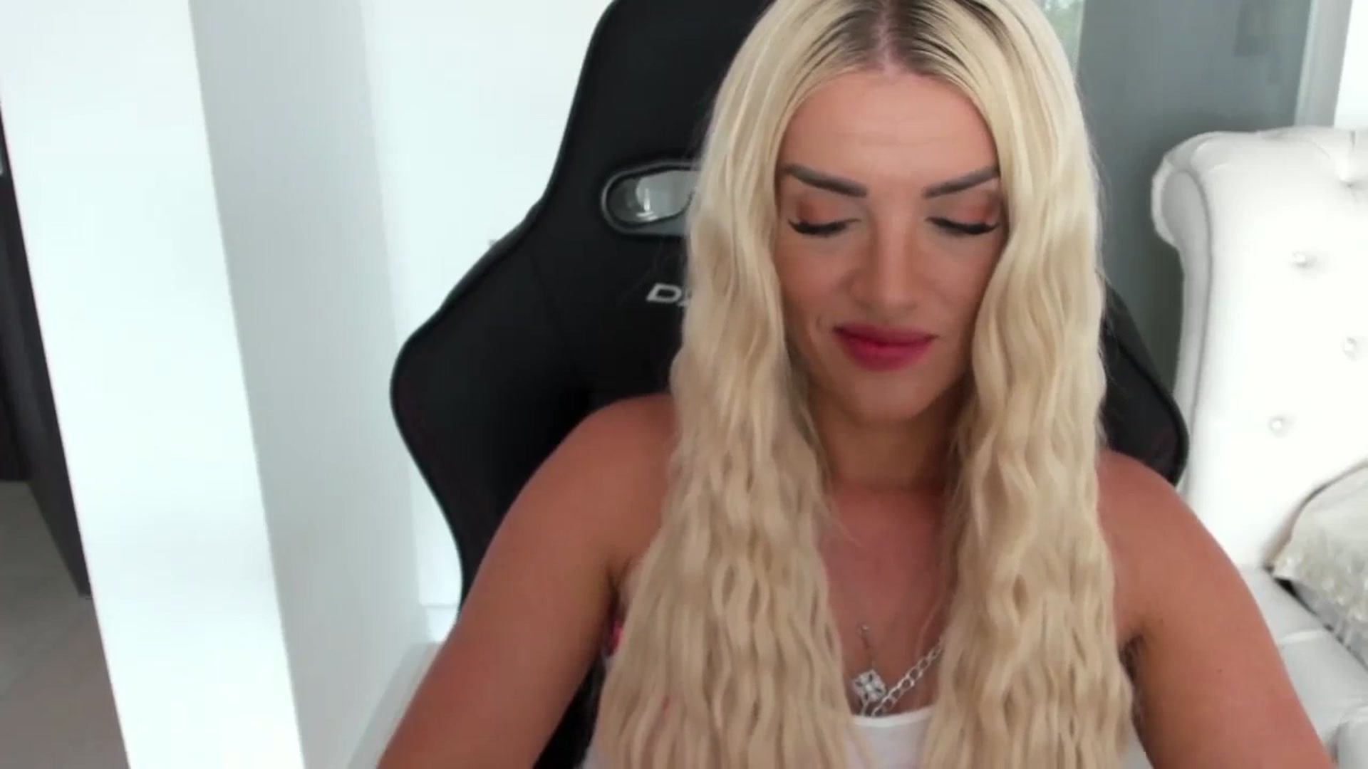 Gallery image thumbnail from Allesia_'s myfreecams stream on, 07/11/2024, 09:28 image 12 of 20