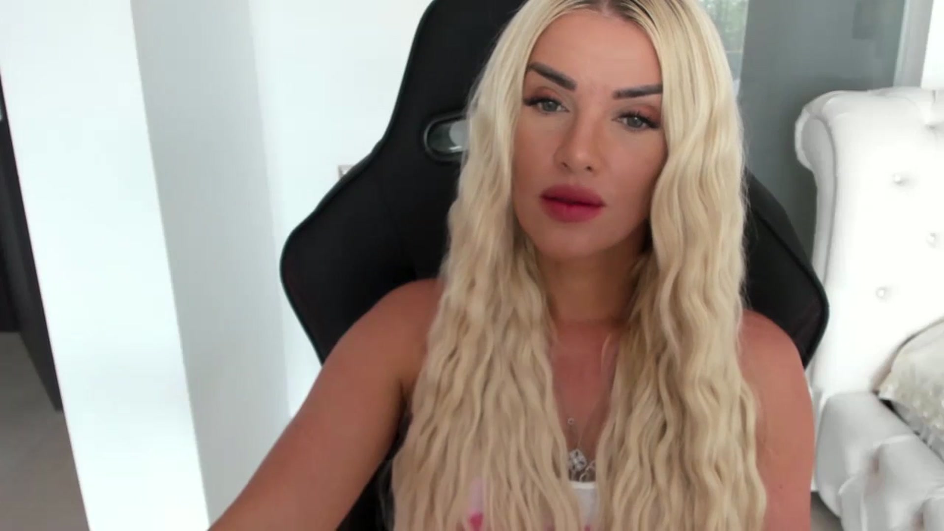 Gallery image thumbnail from Allesia_'s myfreecams stream on, 07/11/2024, 09:28 image 19 of 20