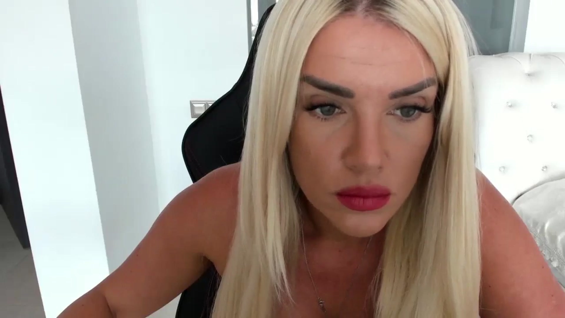 Gallery image thumbnail from Allesia_'s myfreecams stream on, 07/12/2024, 09:37 image 16 of 20