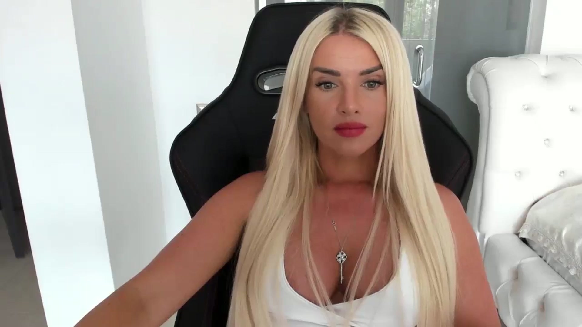 Gallery image thumbnail from Allesia_'s myfreecams stream on, 07/12/2024, 10:12 image 12 of 20
