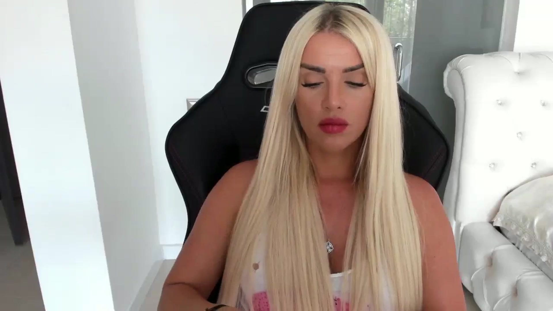 Gallery image thumbnail from Allesia_'s myfreecams stream on, 07/12/2024, 10:37 image 12 of 20