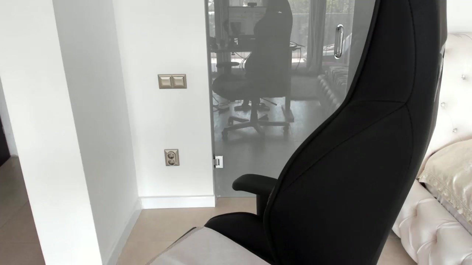 Gallery image thumbnail from Allesia_'s myfreecams stream on, 07/16/2024, 10:35 image 3 of 20