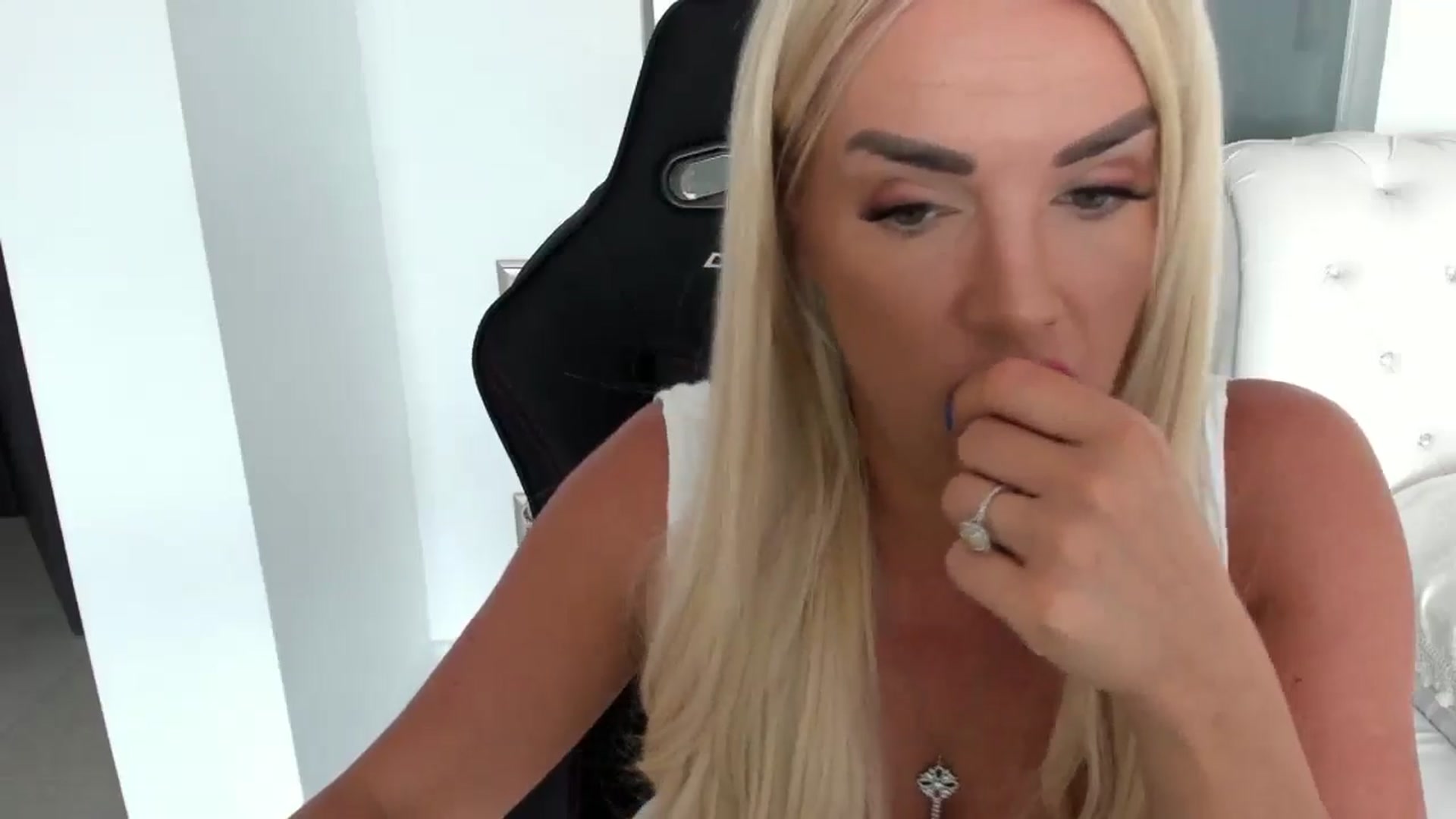 Gallery image thumbnail from Allesia_'s myfreecams stream on, 07/18/2024, 11:08 image 14 of 20