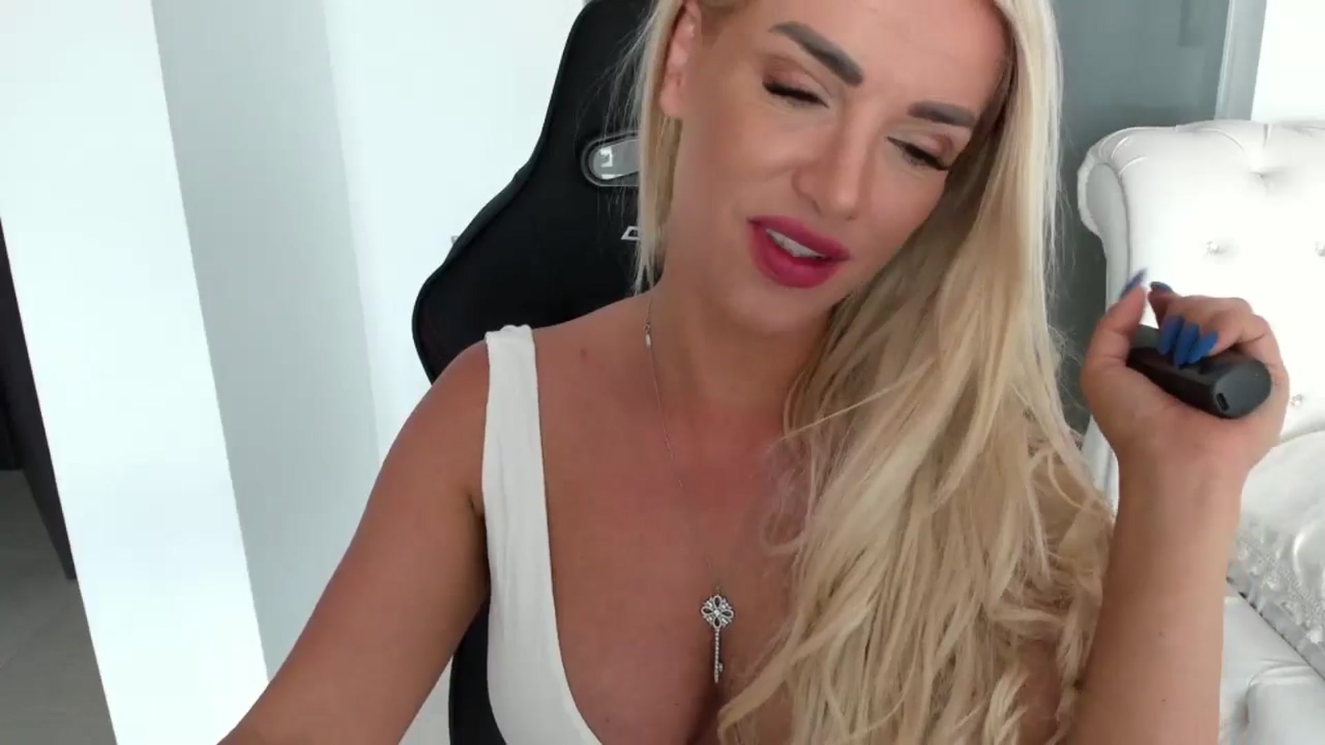 Gallery image thumbnail from Allesia_'s myfreecams stream on, 07/18/2024, 11:08 image 17 of 20