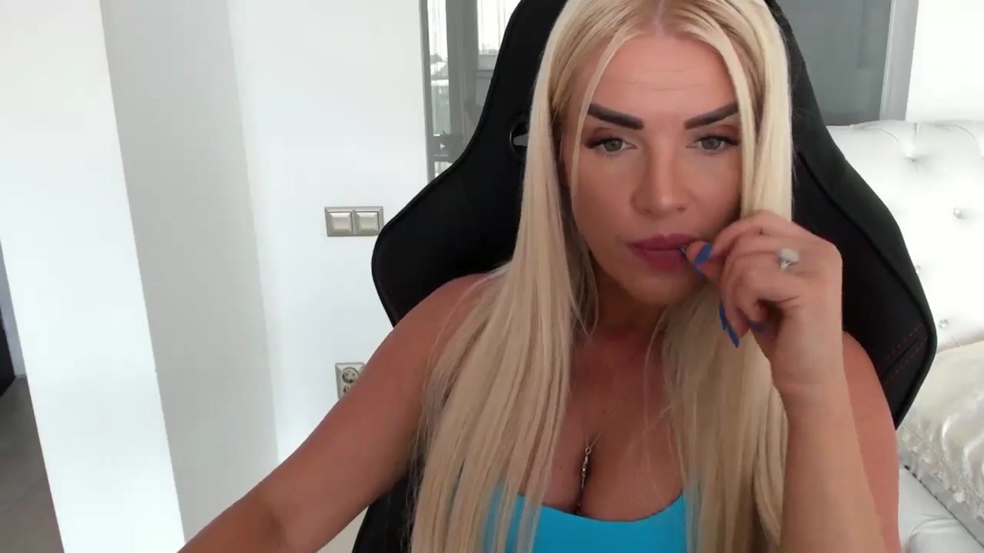 Gallery image thumbnail from Allesia_'s myfreecams stream on, 07/23/2024, 10:18 image 13 of 20