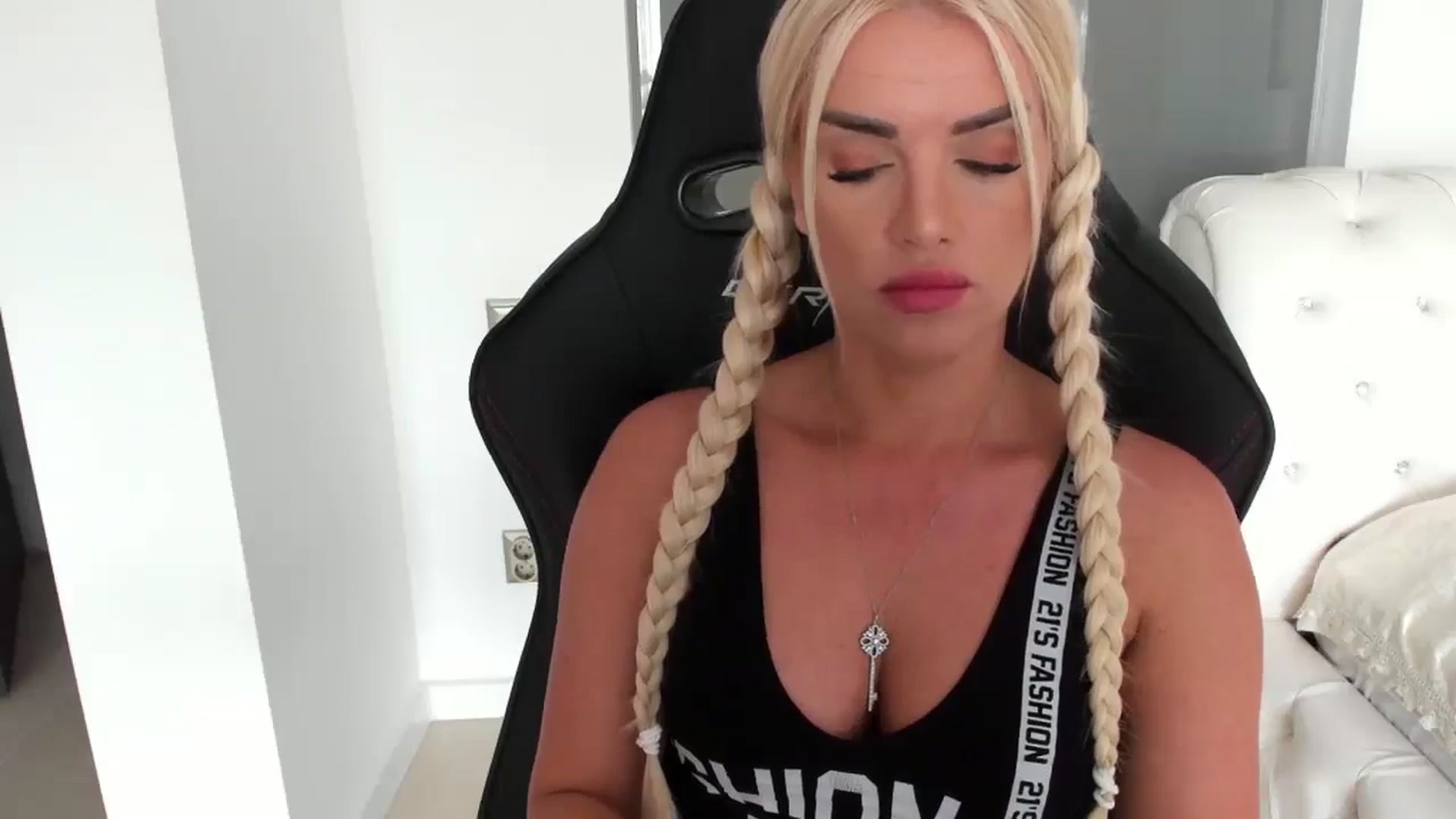 Gallery image thumbnail from Allesia_'s myfreecams stream on, 07/25/2024, 09:21 image 2 of 20