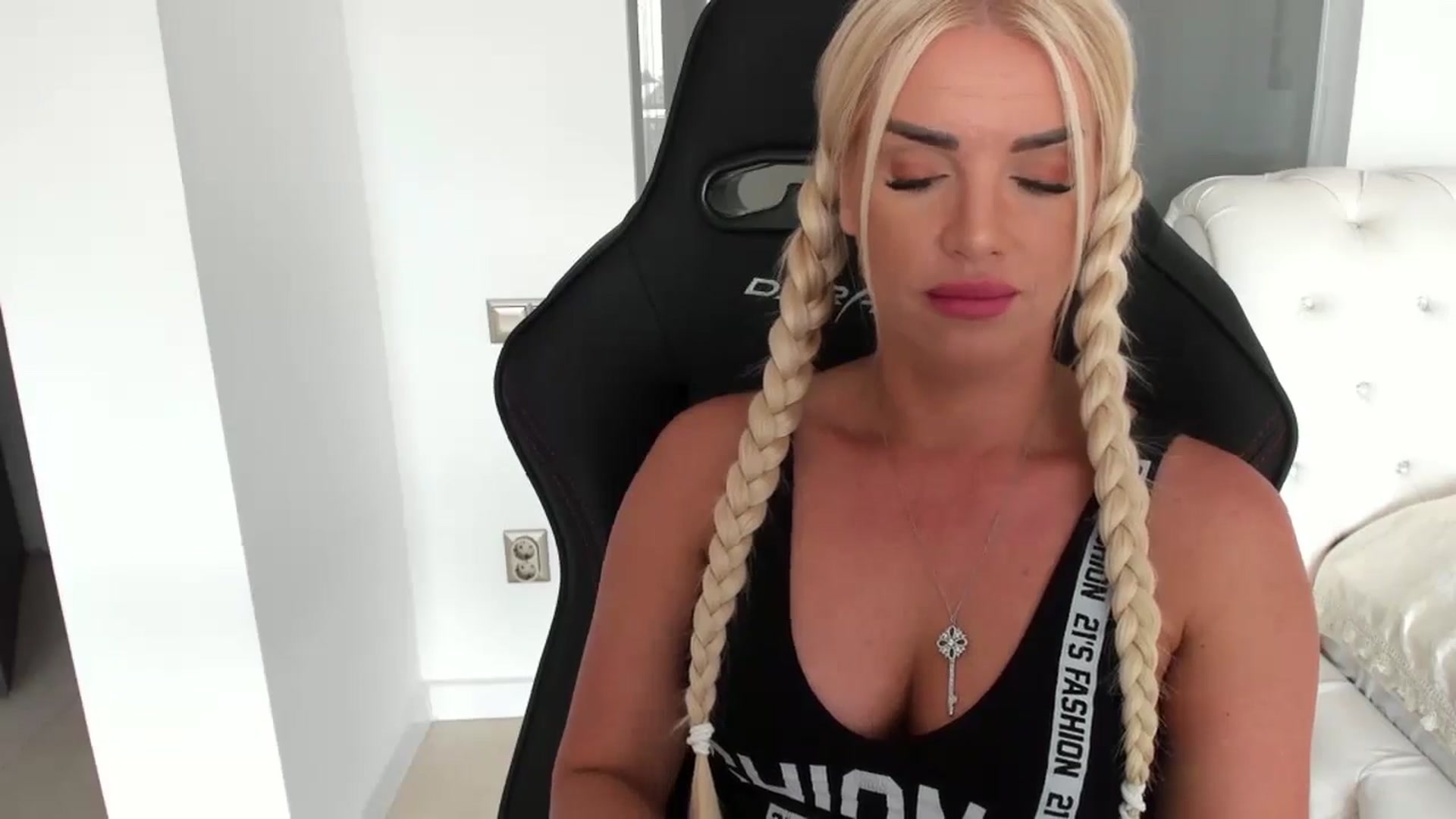 Gallery image thumbnail from Allesia_'s myfreecams stream on, 07/25/2024, 09:21 image 16 of 20