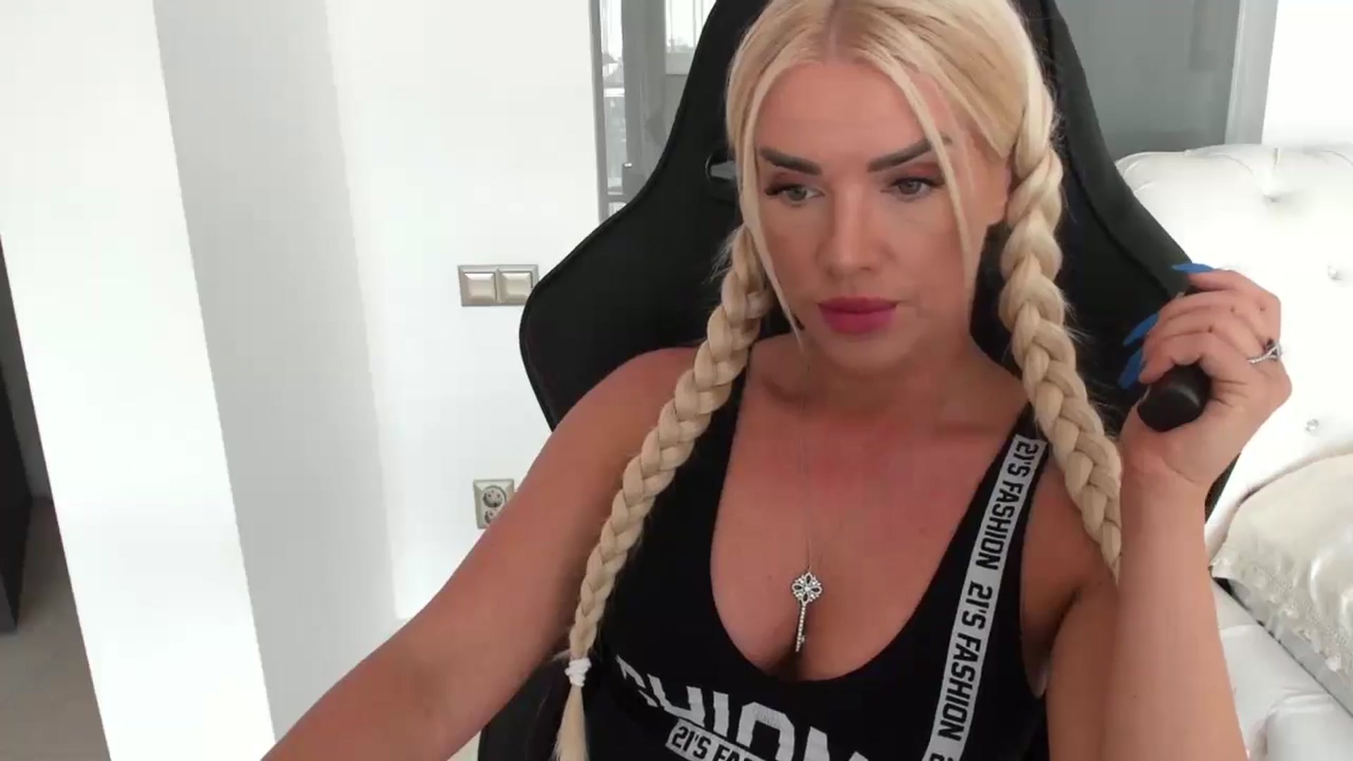 Gallery image thumbnail from Allesia_'s myfreecams stream on, 07/25/2024, 10:32 image 9 of 20
