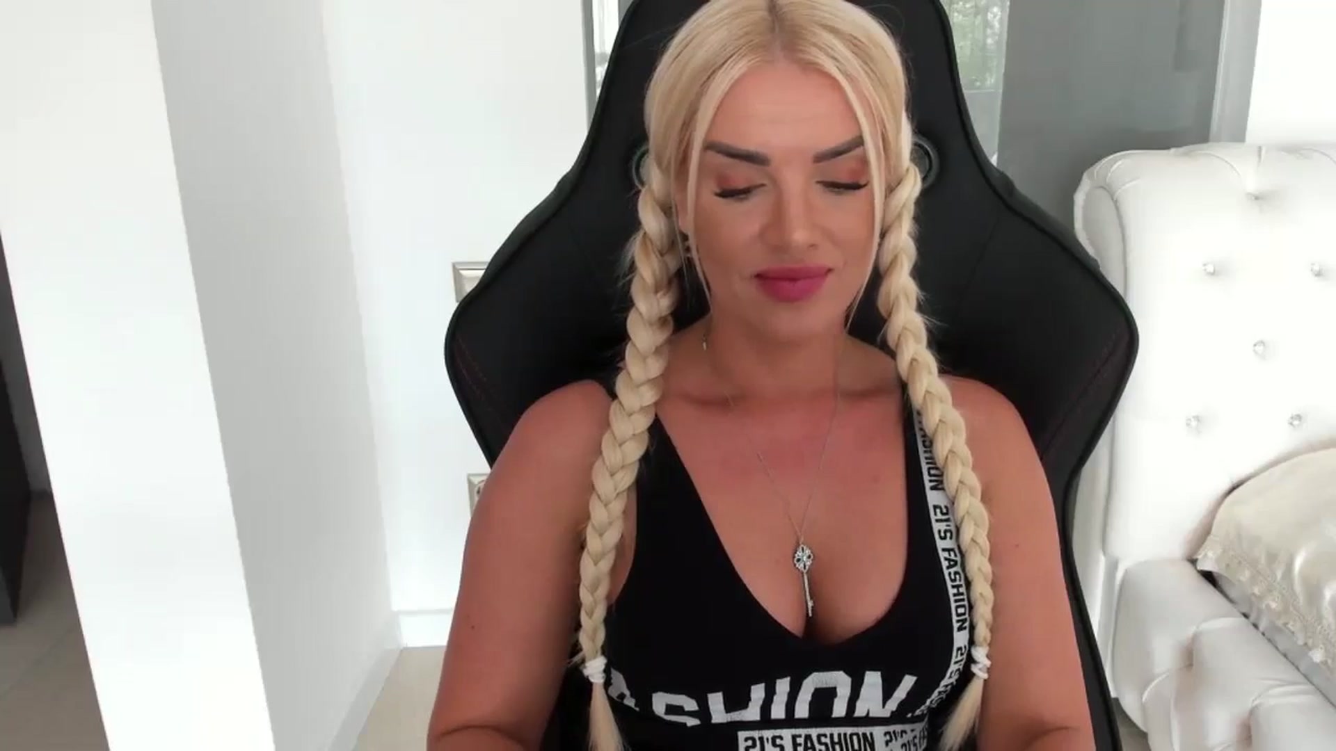 Gallery image thumbnail from Allesia_'s myfreecams stream on, 07/25/2024, 10:32 image 16 of 20