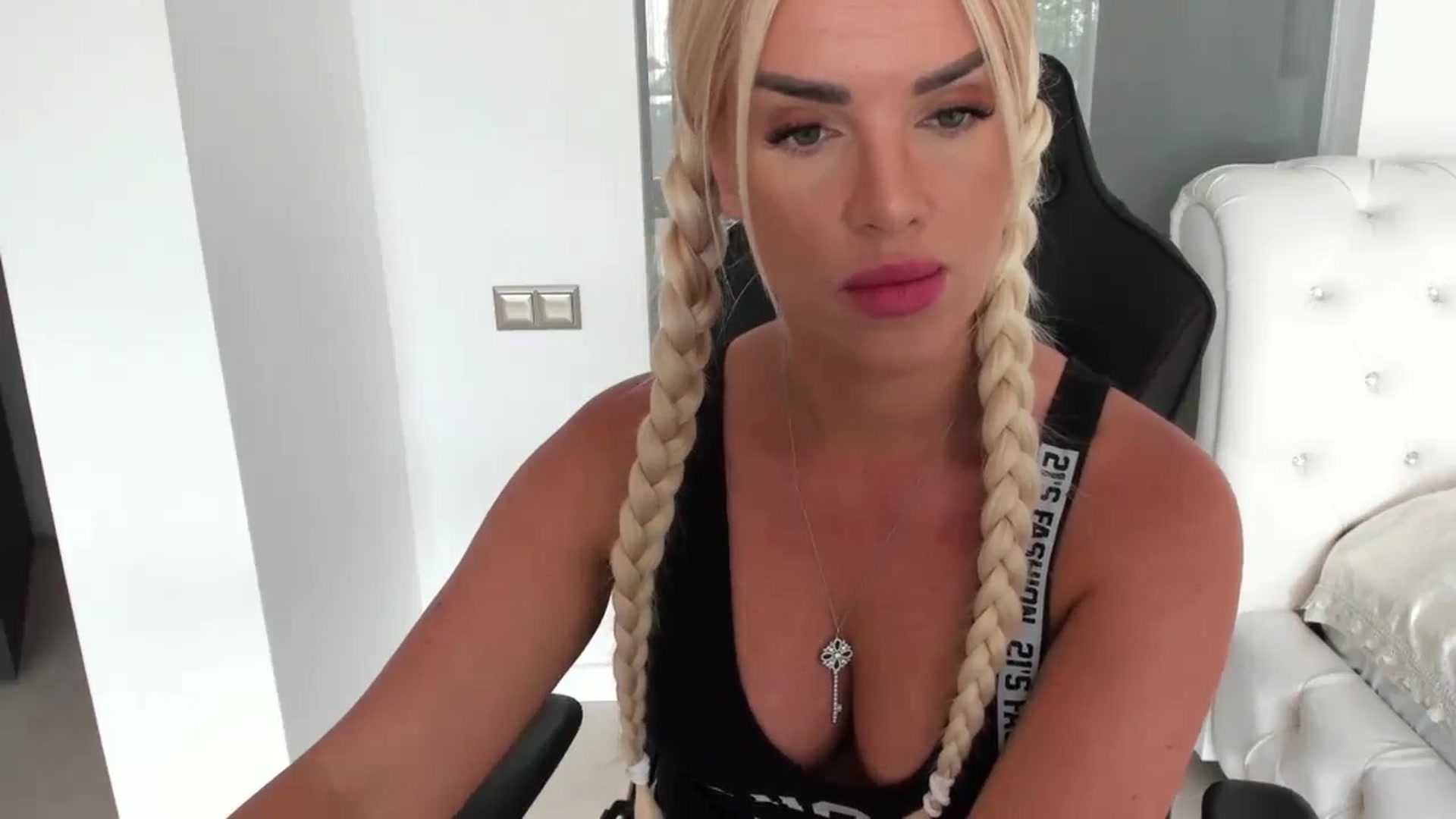 Gallery image thumbnail from Allesia_'s myfreecams stream on, 07/25/2024, 10:32 image 5 of 20