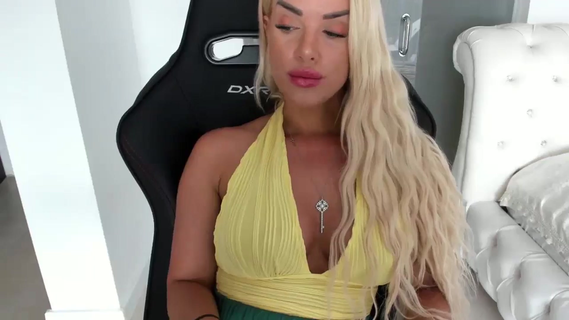 Gallery image thumbnail from Allesia_'s myfreecams stream on, 07/26/2024, 11:08 image 5 of 20