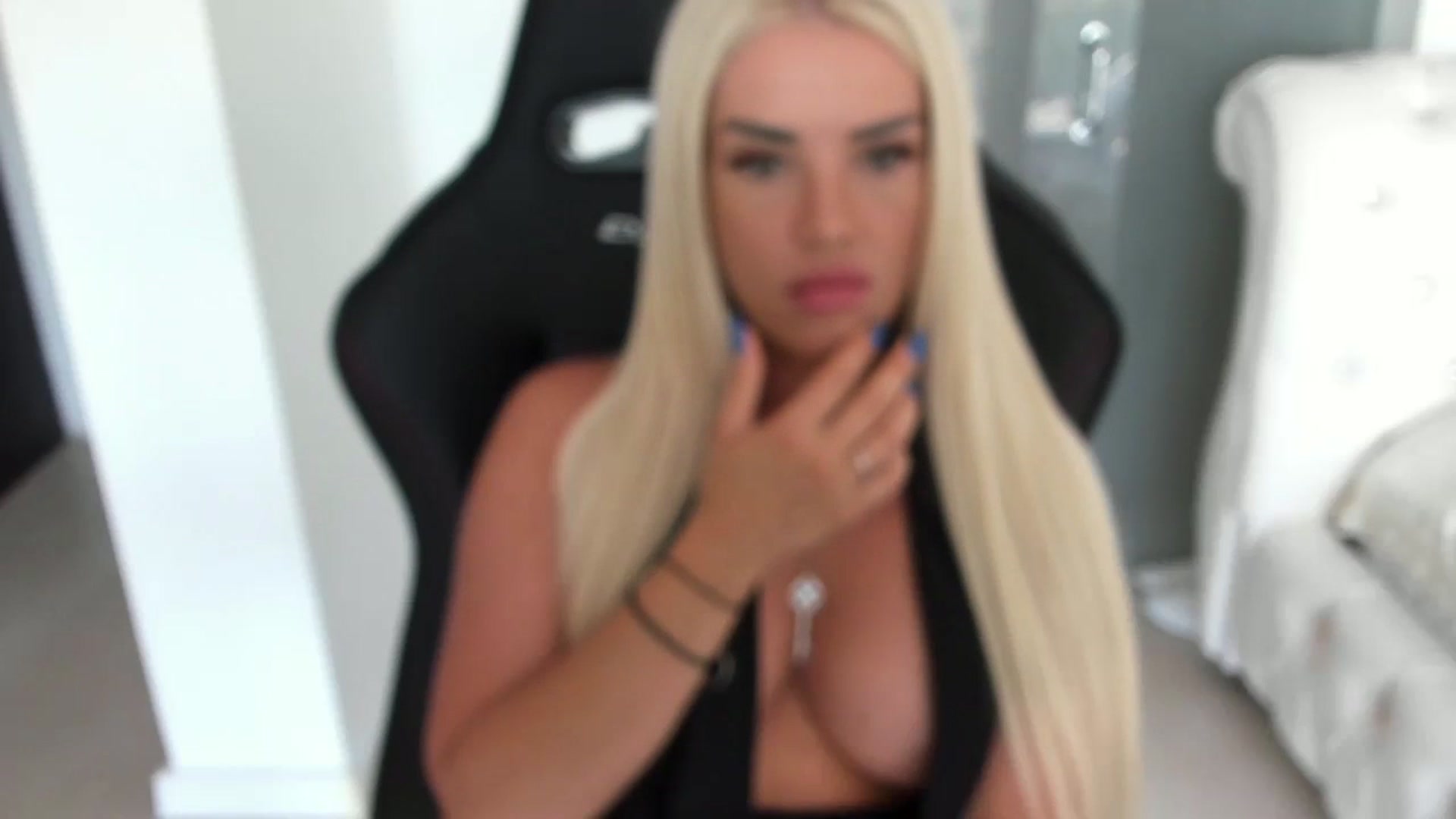 Gallery image thumbnail from Allesia_'s myfreecams stream on, 07/31/2024, 10:45 image 13 of 20