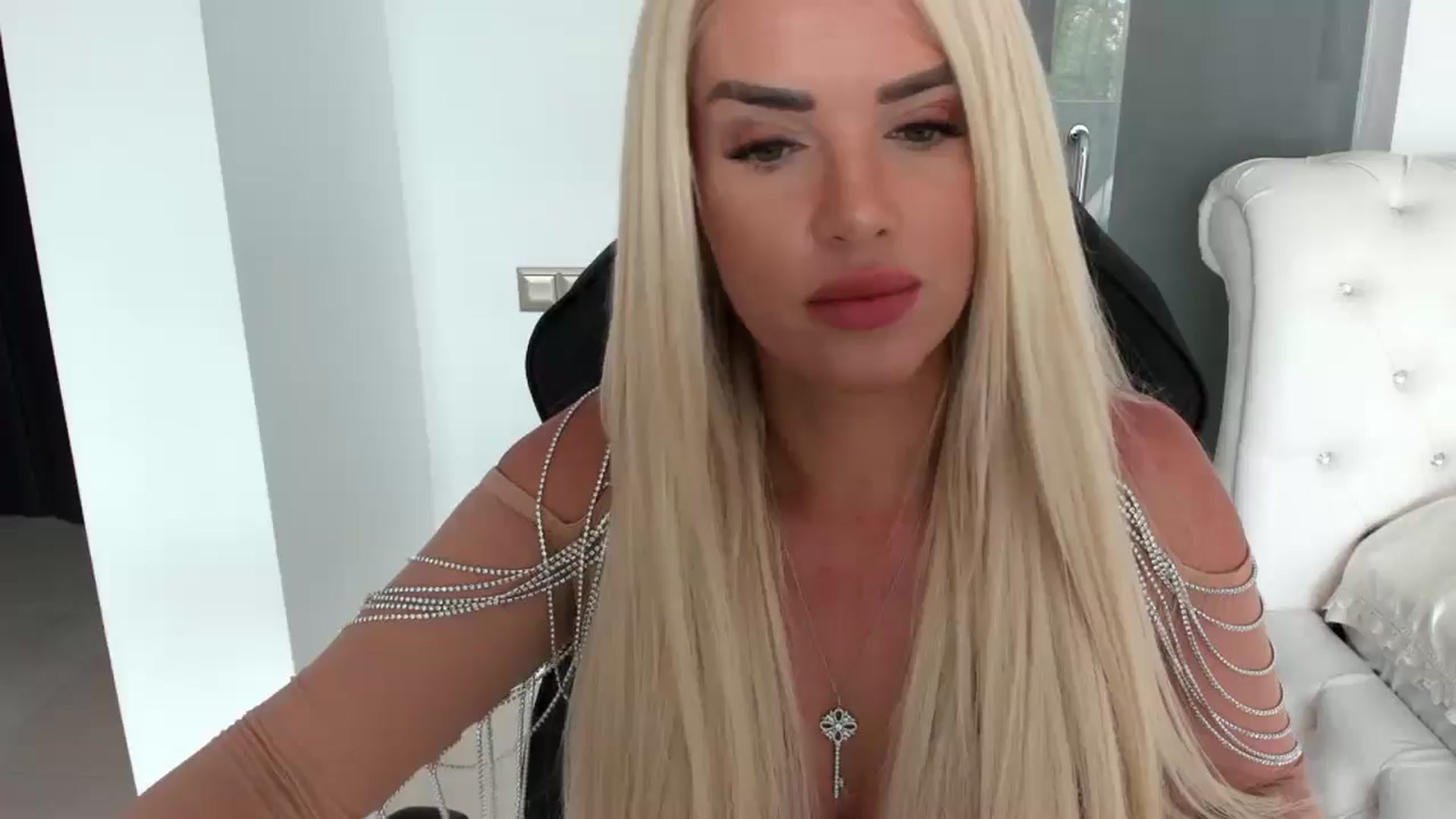 Gallery image thumbnail from Allesia_'s myfreecams stream on, 08/03/2024, 12:08 image 1 of 20