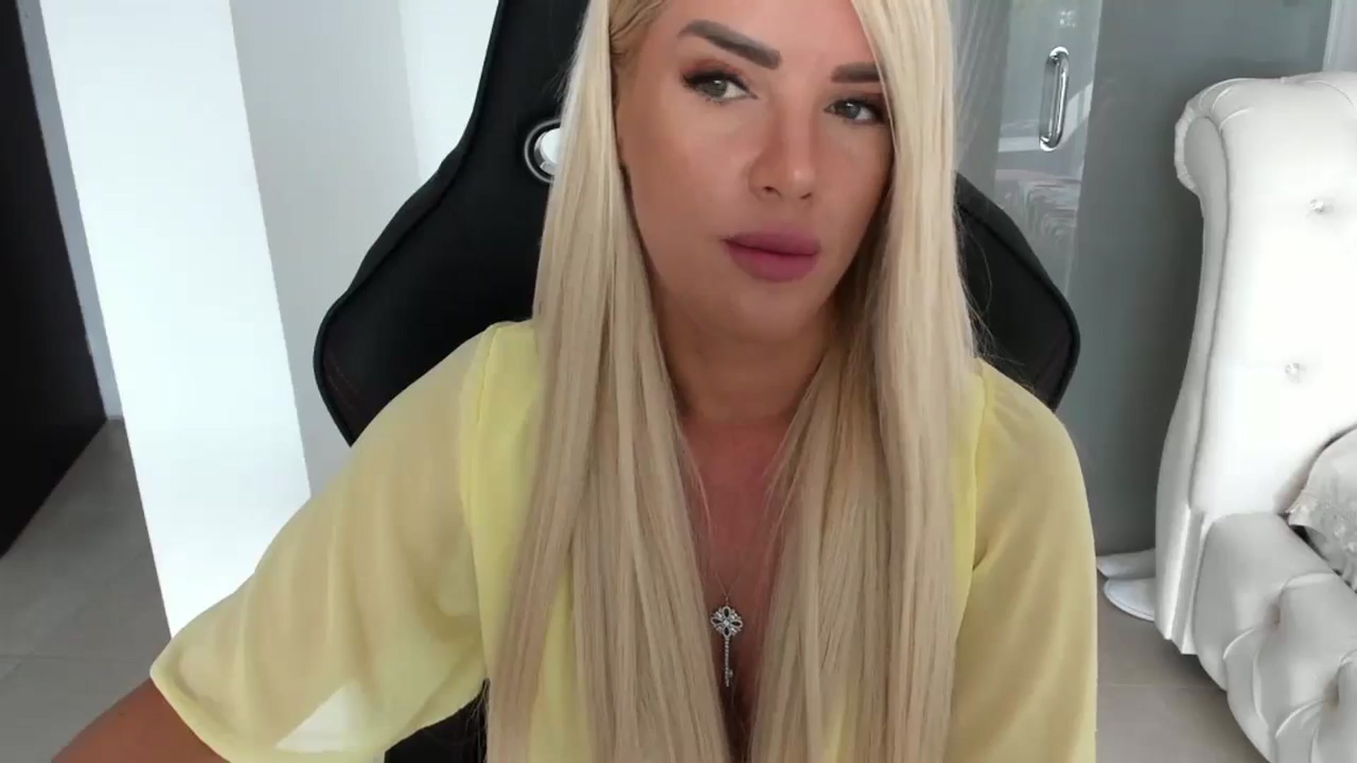 Gallery image thumbnail from Allesia_'s myfreecams stream on, 08/04/2024, 11:23 image 6 of 20