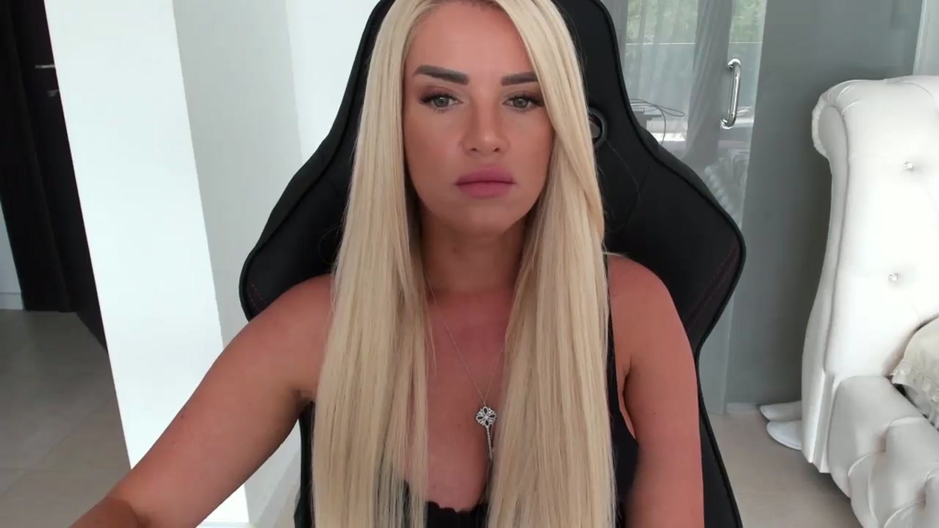 Gallery image thumbnail from Allesia_'s myfreecams stream on, 08/05/2024, 10:07 image 12 of 20