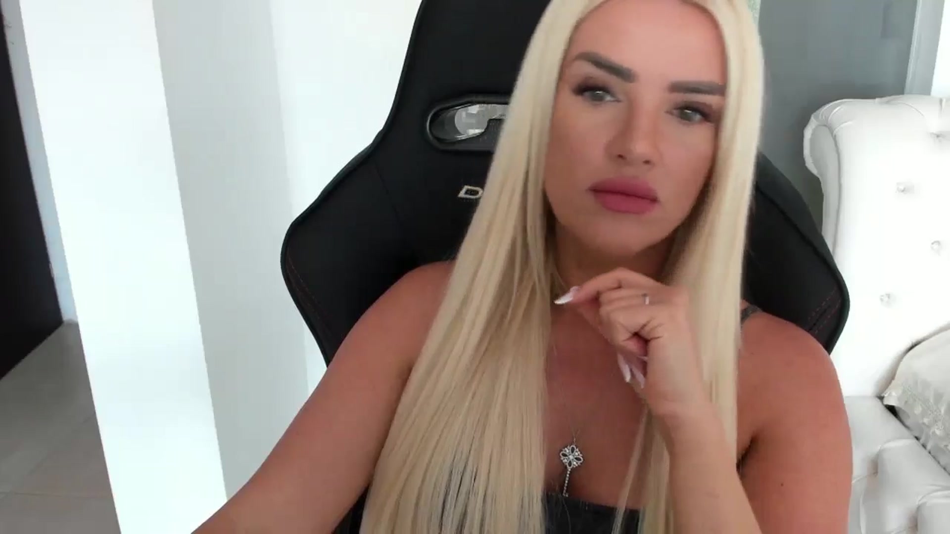 Gallery image thumbnail from Allesia_'s myfreecams stream on, 08/06/2024, 10:49 image 12 of 20