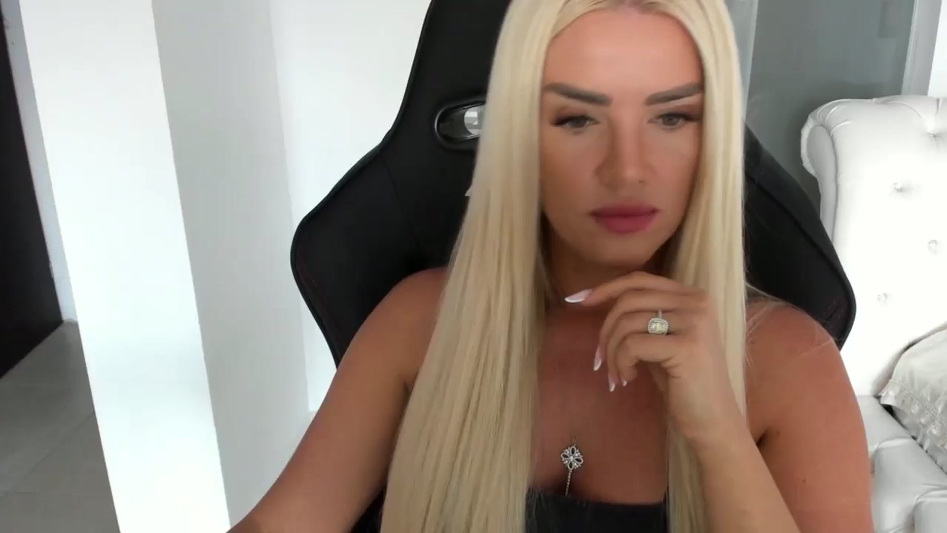 Gallery image thumbnail from Allesia_'s myfreecams stream on, 08/06/2024, 10:49 image 14 of 20