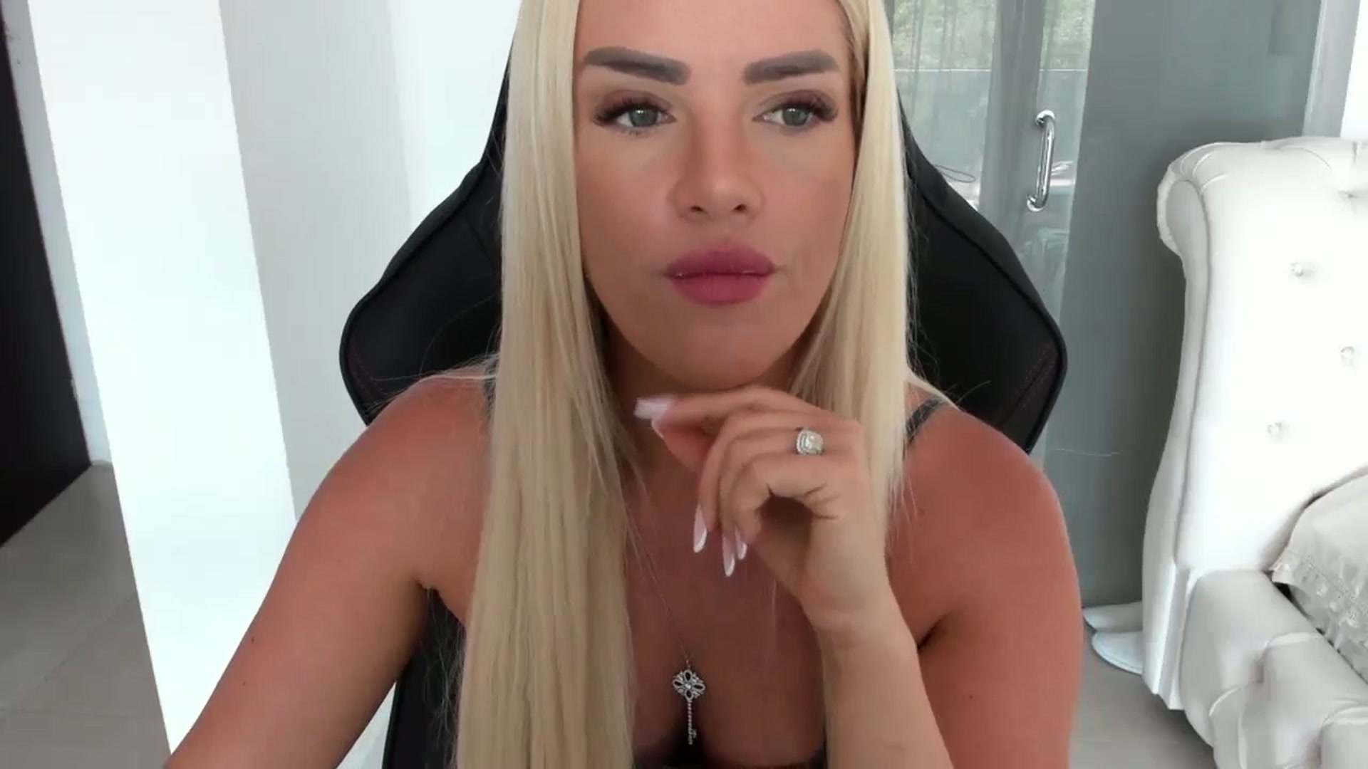 Gallery image thumbnail from Allesia_'s myfreecams stream on, 08/06/2024, 10:49 image 10 of 20