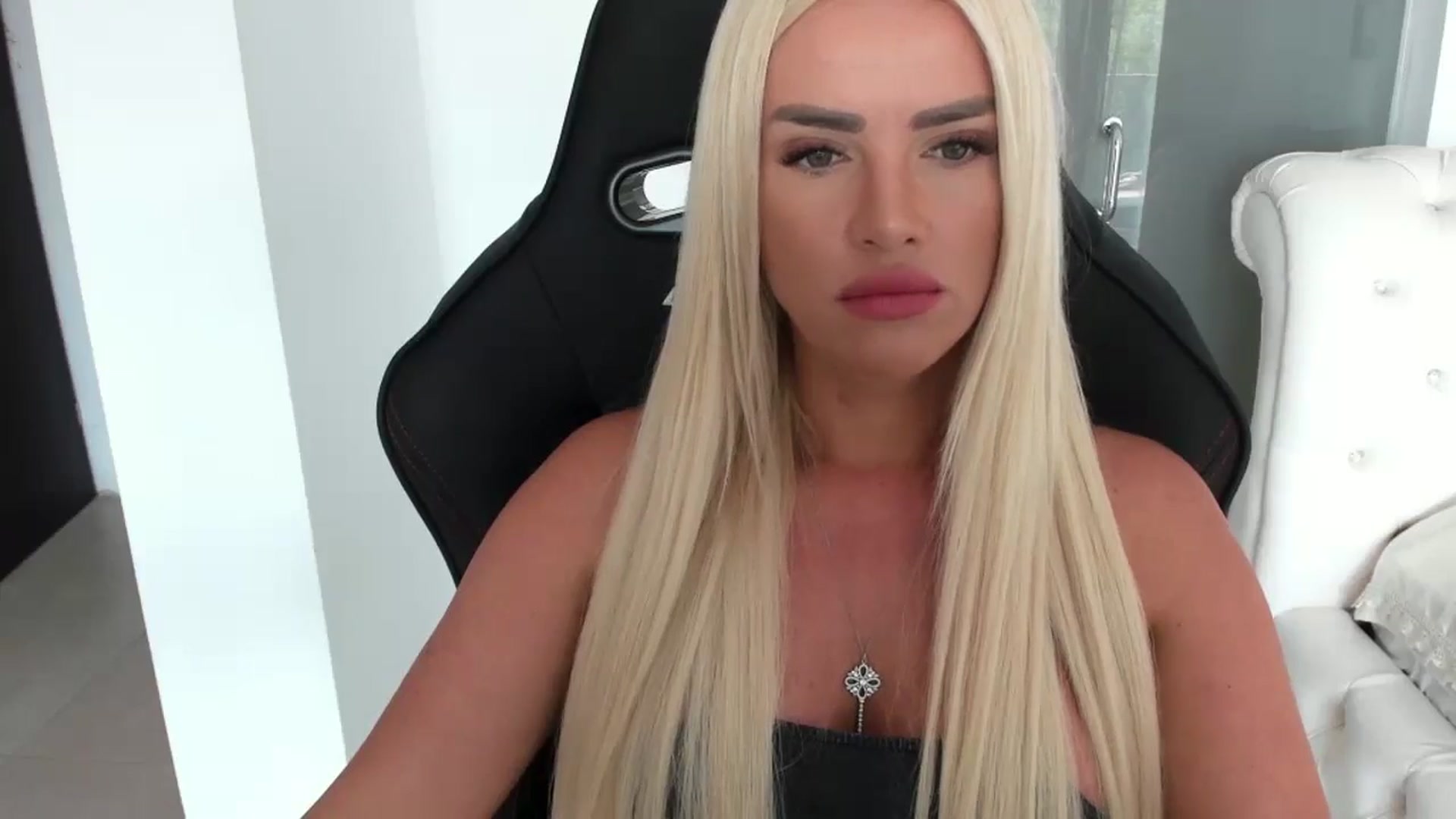 Gallery image thumbnail from Allesia_'s myfreecams stream on, 08/06/2024, 10:49 image 11 of 20