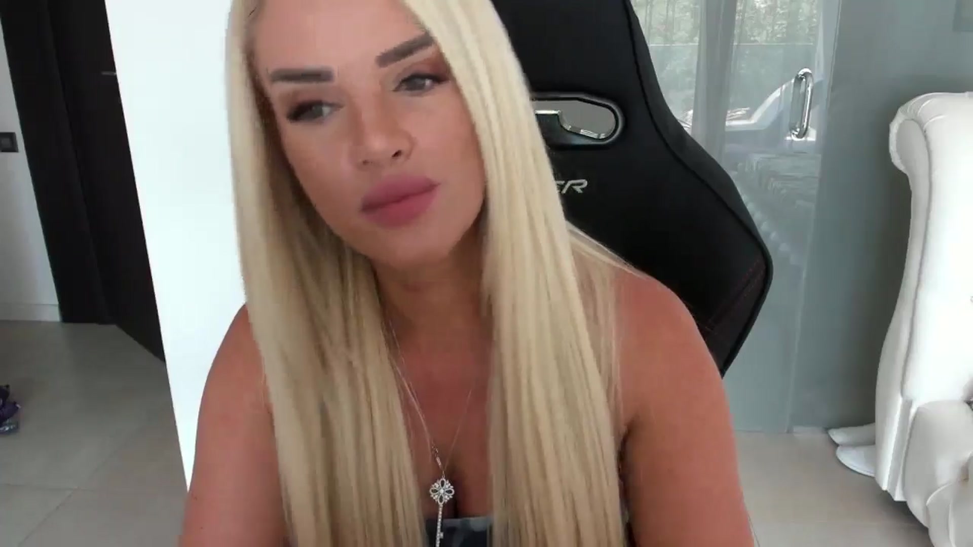 Gallery image thumbnail from Allesia_'s myfreecams stream on, 08/07/2024, 11:05 image 10 of 20
