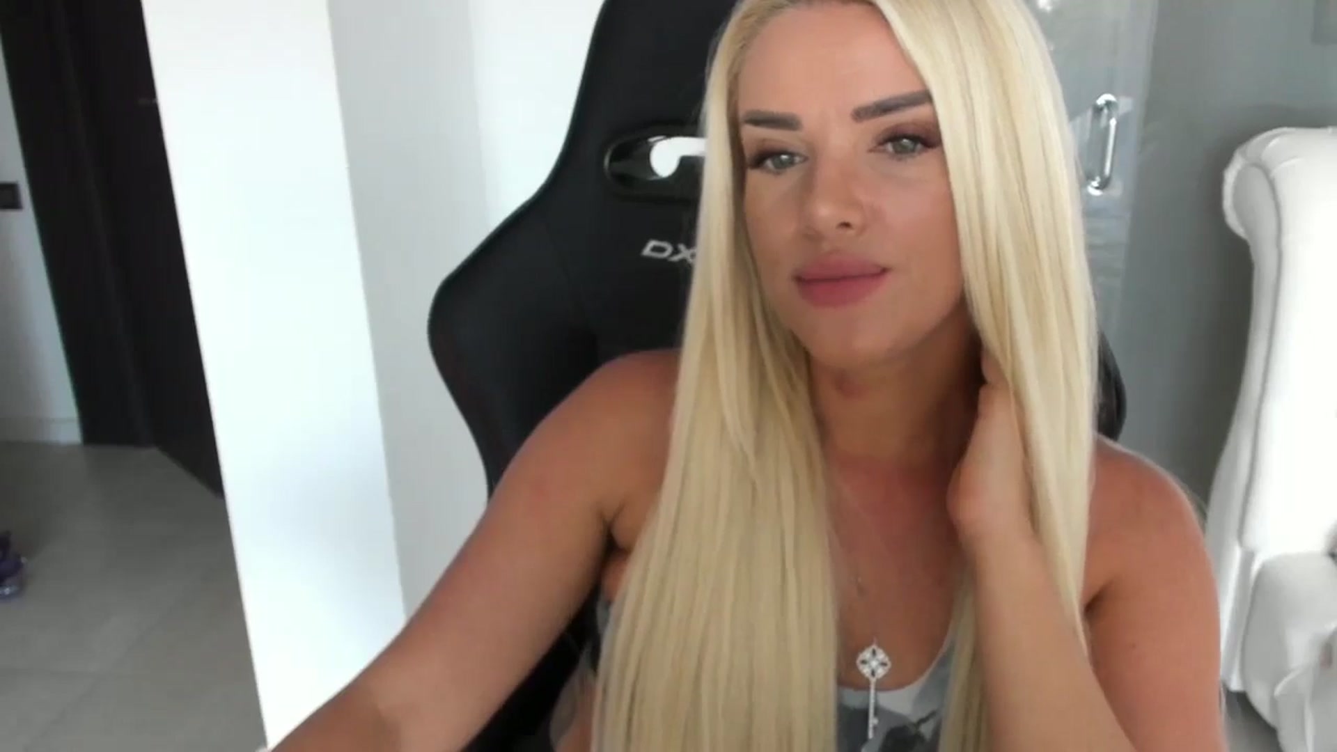 Gallery image thumbnail from Allesia_'s myfreecams stream on, 08/07/2024, 11:05 image 6 of 20