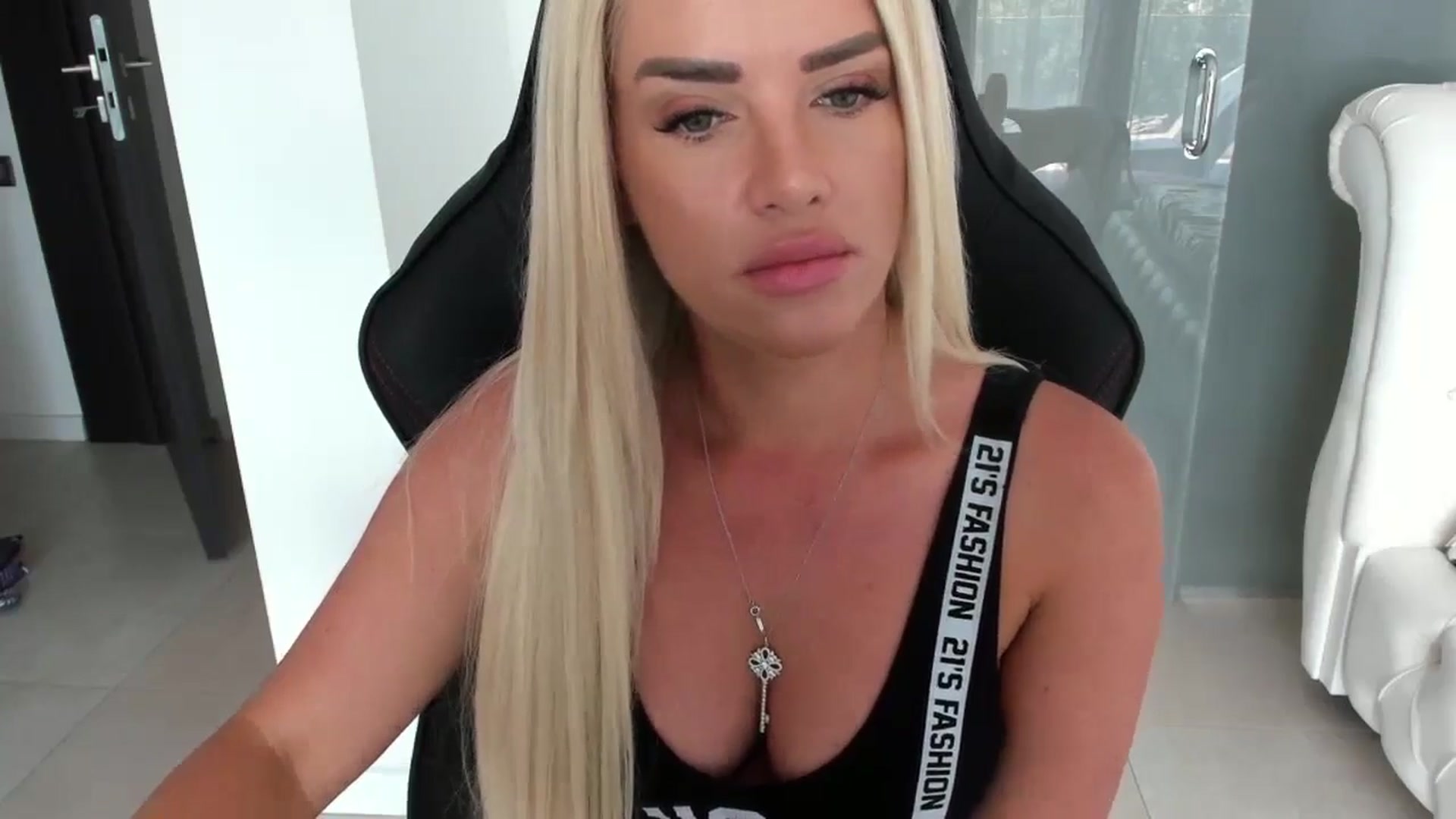 Gallery image thumbnail from Allesia_'s myfreecams stream on, 08/10/2024, 10:54 image 19 of 20