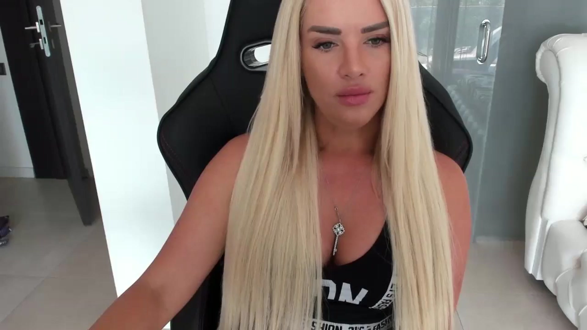 Gallery image thumbnail from Allesia_'s myfreecams stream on, 08/10/2024, 10:54 image 8 of 20