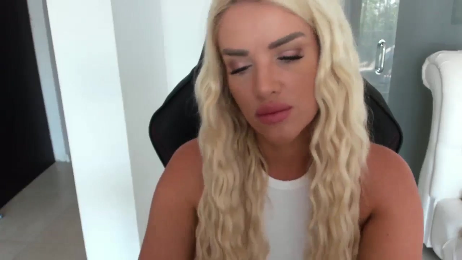 Gallery image thumbnail from Allesia_'s myfreecams stream on, 08/11/2024, 09:35 image 19 of 20