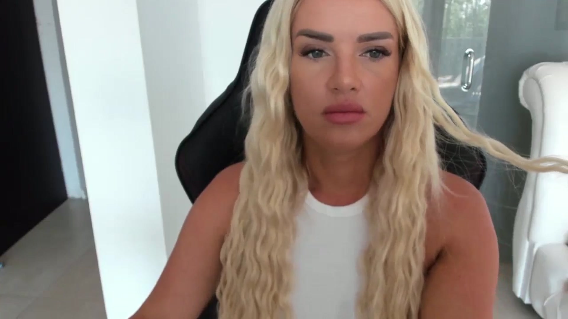 Gallery image thumbnail from Allesia_'s myfreecams stream on, 08/11/2024, 09:35 image 16 of 20