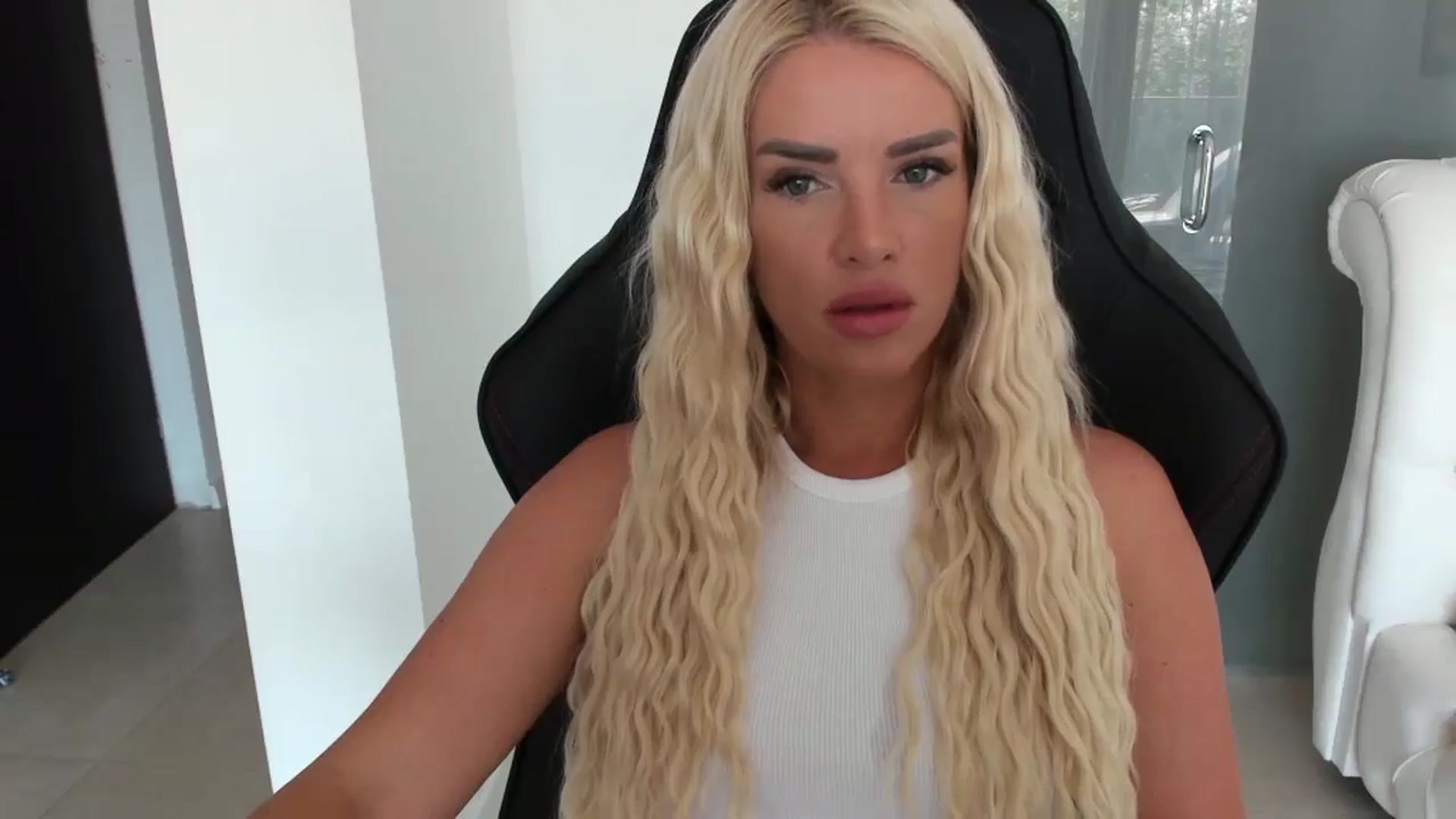 Gallery image thumbnail from Allesia_'s myfreecams stream on, 08/11/2024, 09:35 image 9 of 20
