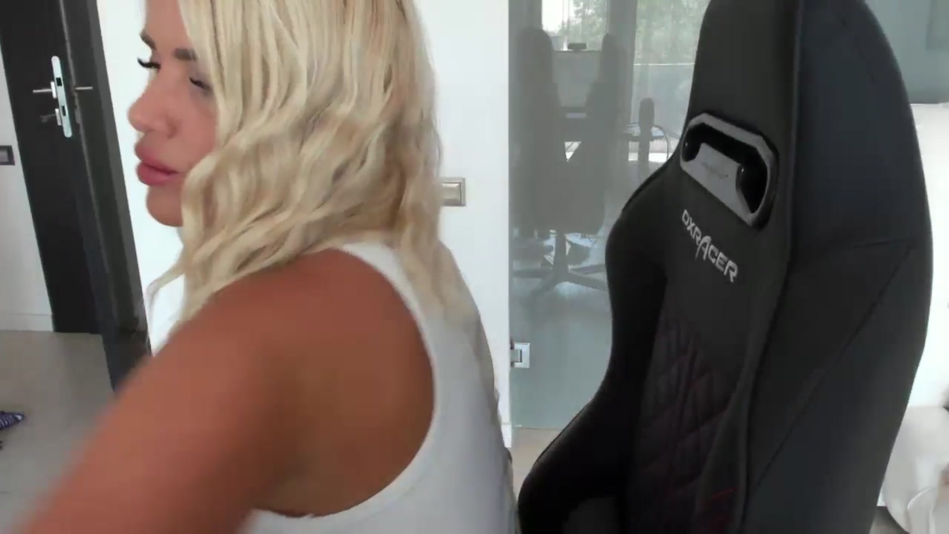 Gallery image thumbnail from Allesia_'s myfreecams stream on, 08/11/2024, 09:35 image 6 of 20