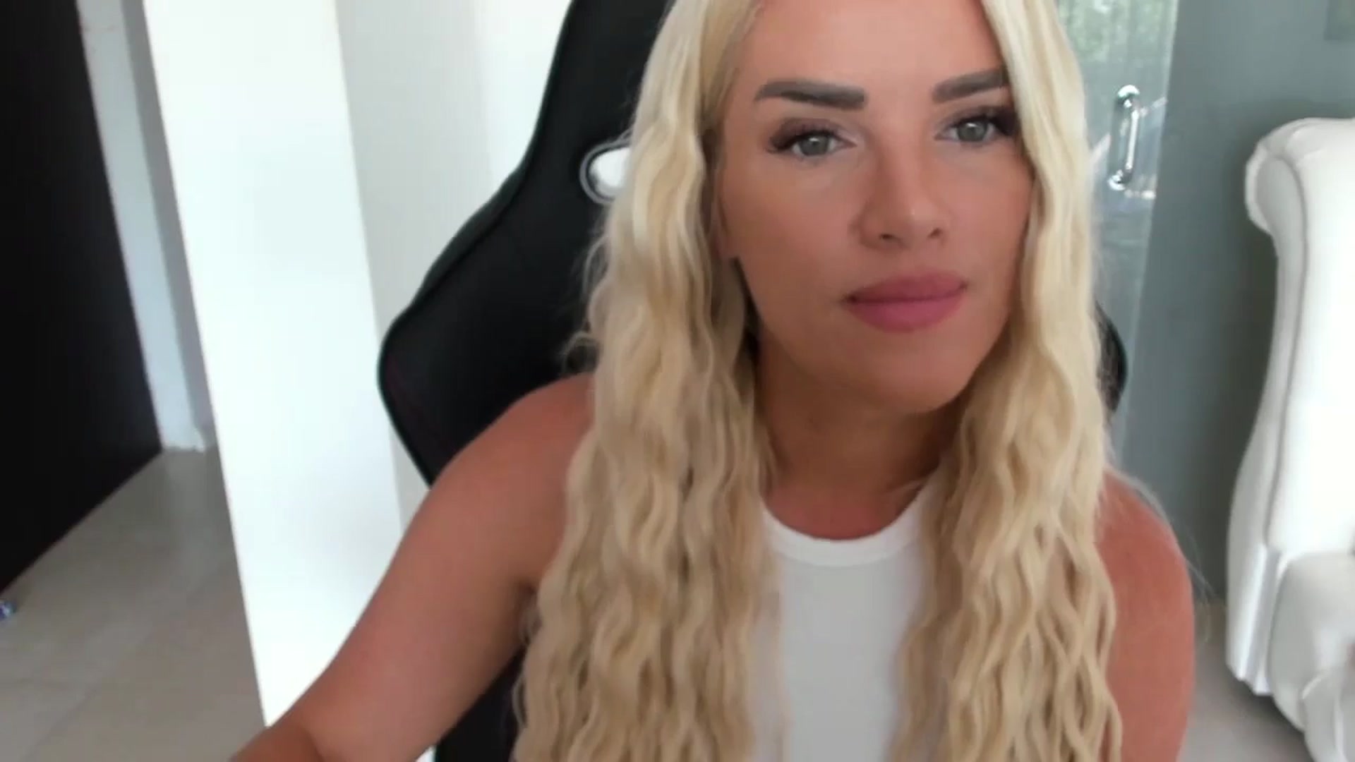 Gallery image thumbnail from Allesia_'s myfreecams stream on, 08/11/2024, 10:50 image 9 of 20