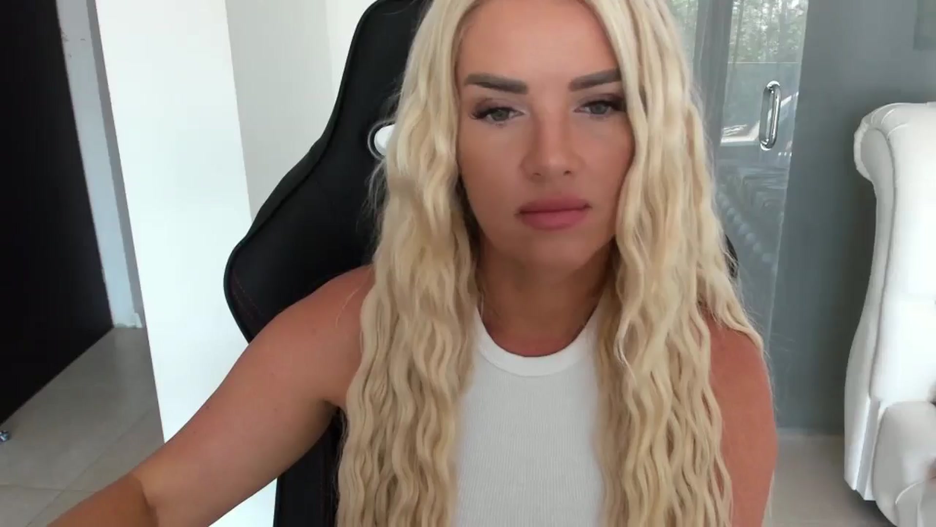 Gallery image thumbnail from Allesia_'s myfreecams stream on, 08/11/2024, 10:50 image 2 of 20