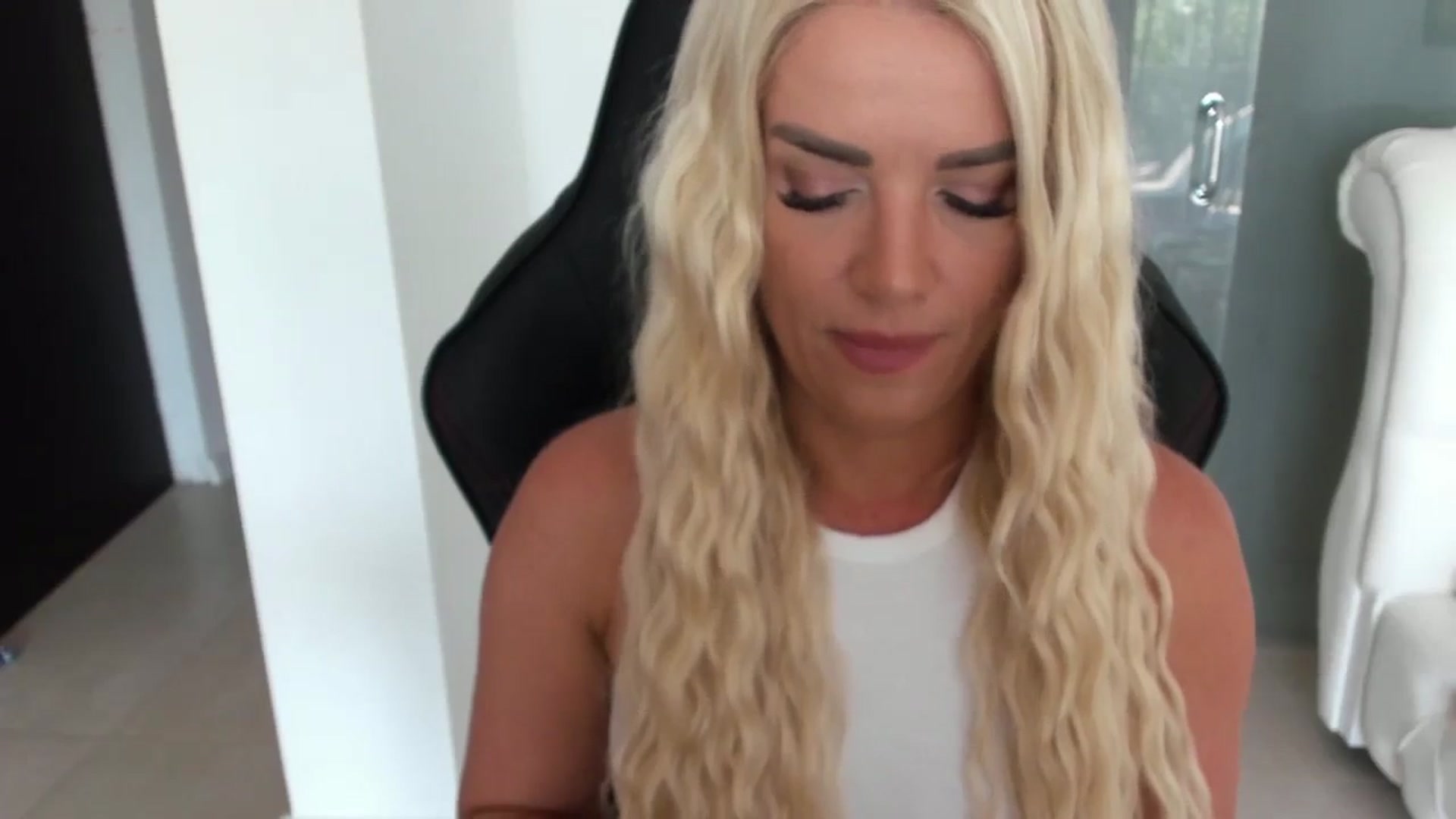 Gallery image thumbnail from Allesia_'s myfreecams stream on, 08/11/2024, 10:50 image 6 of 20