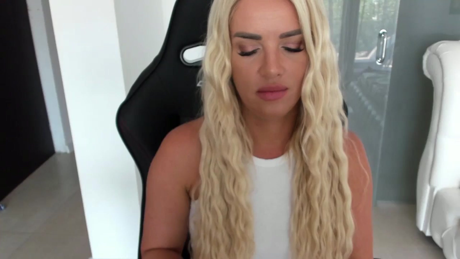Gallery image thumbnail from Allesia_'s myfreecams stream on, 08/11/2024, 10:50 image 18 of 20