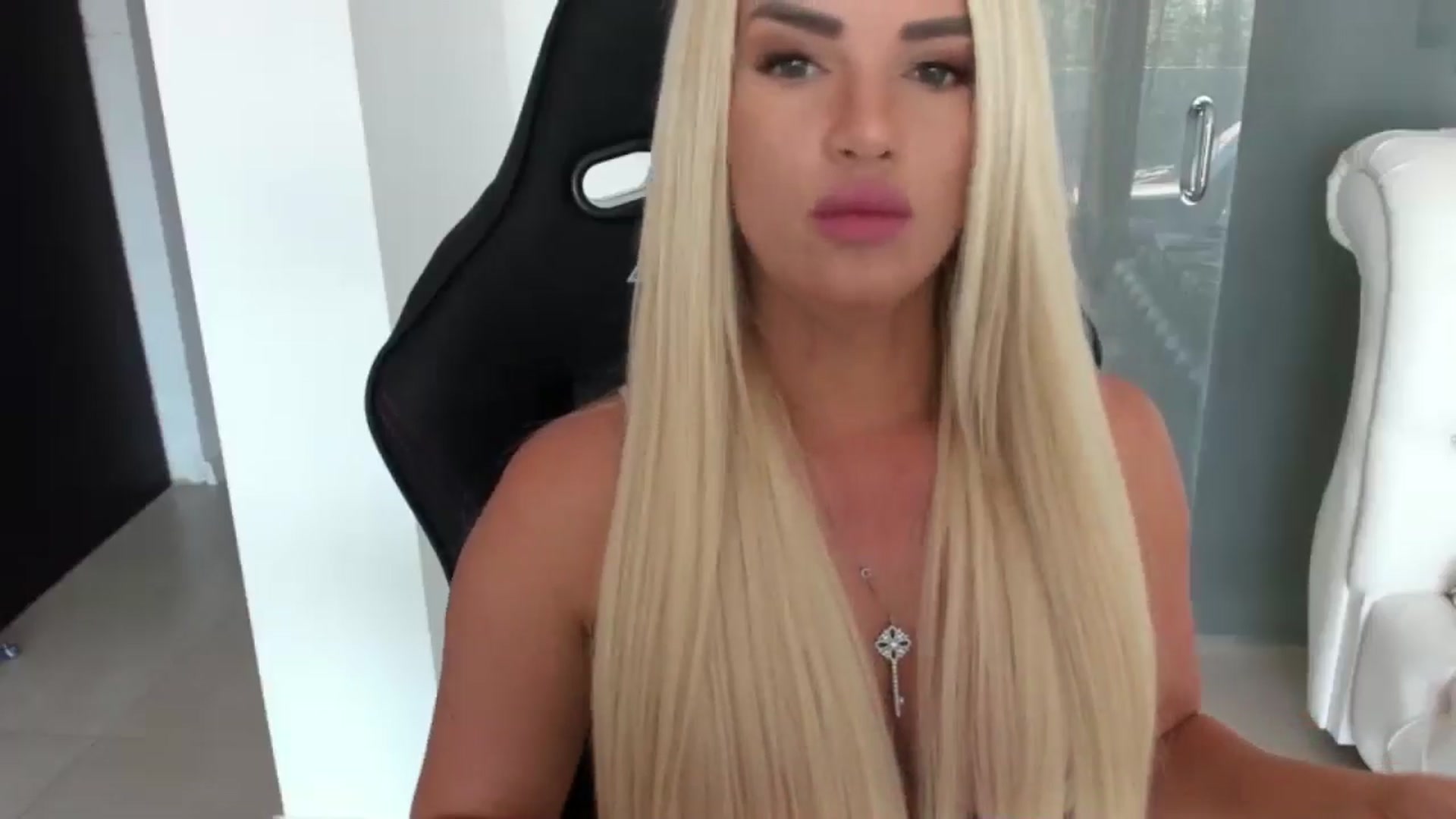 Gallery image thumbnail from Allesia_'s myfreecams stream on, 08/12/2024, 09:20 image 11 of 20