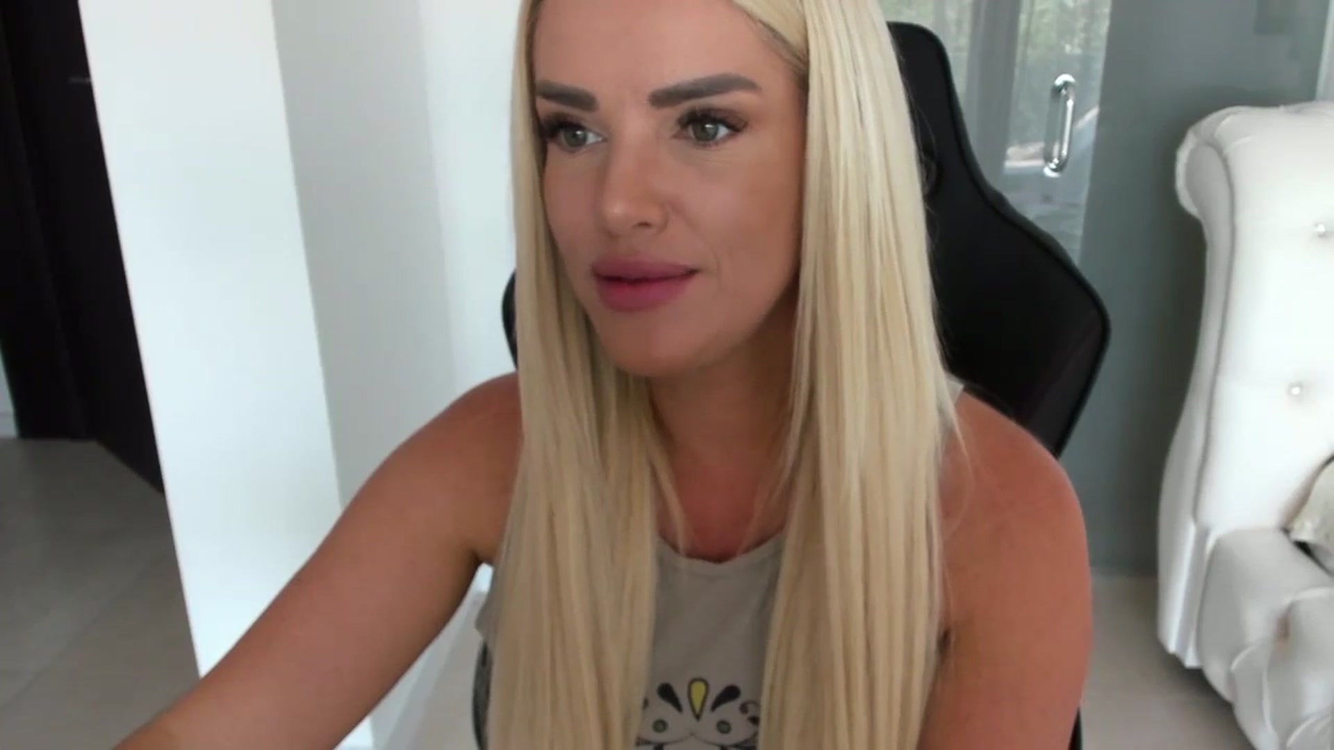 Gallery image thumbnail from Allesia_'s myfreecams stream on, 08/12/2024, 10:35 image 17 of 20