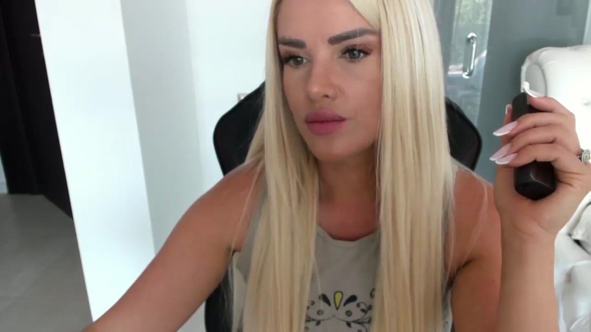 Gallery image thumbnail from Allesia_'s myfreecams stream on, 08/12/2024, 10:35 image 6 of 20