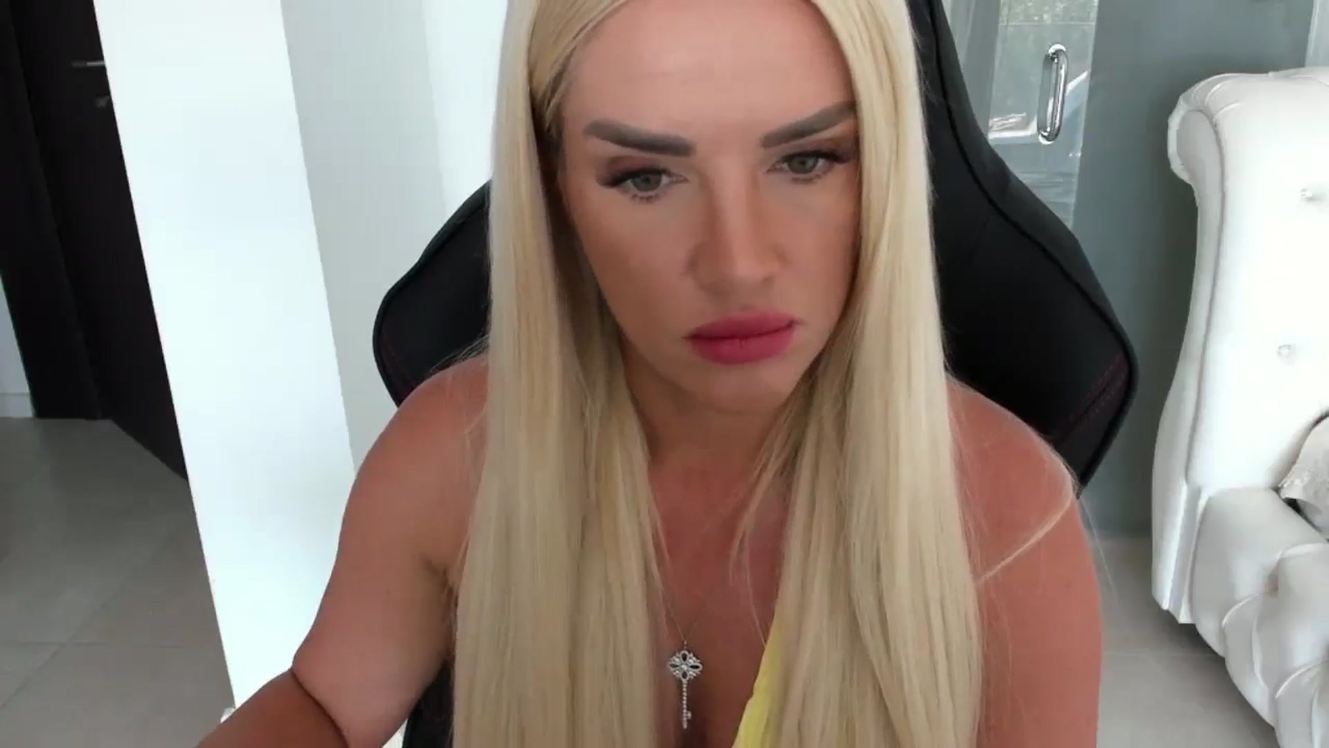 Gallery image thumbnail from Allesia_'s myfreecams stream on, 08/13/2024, 11:38 image 8 of 20