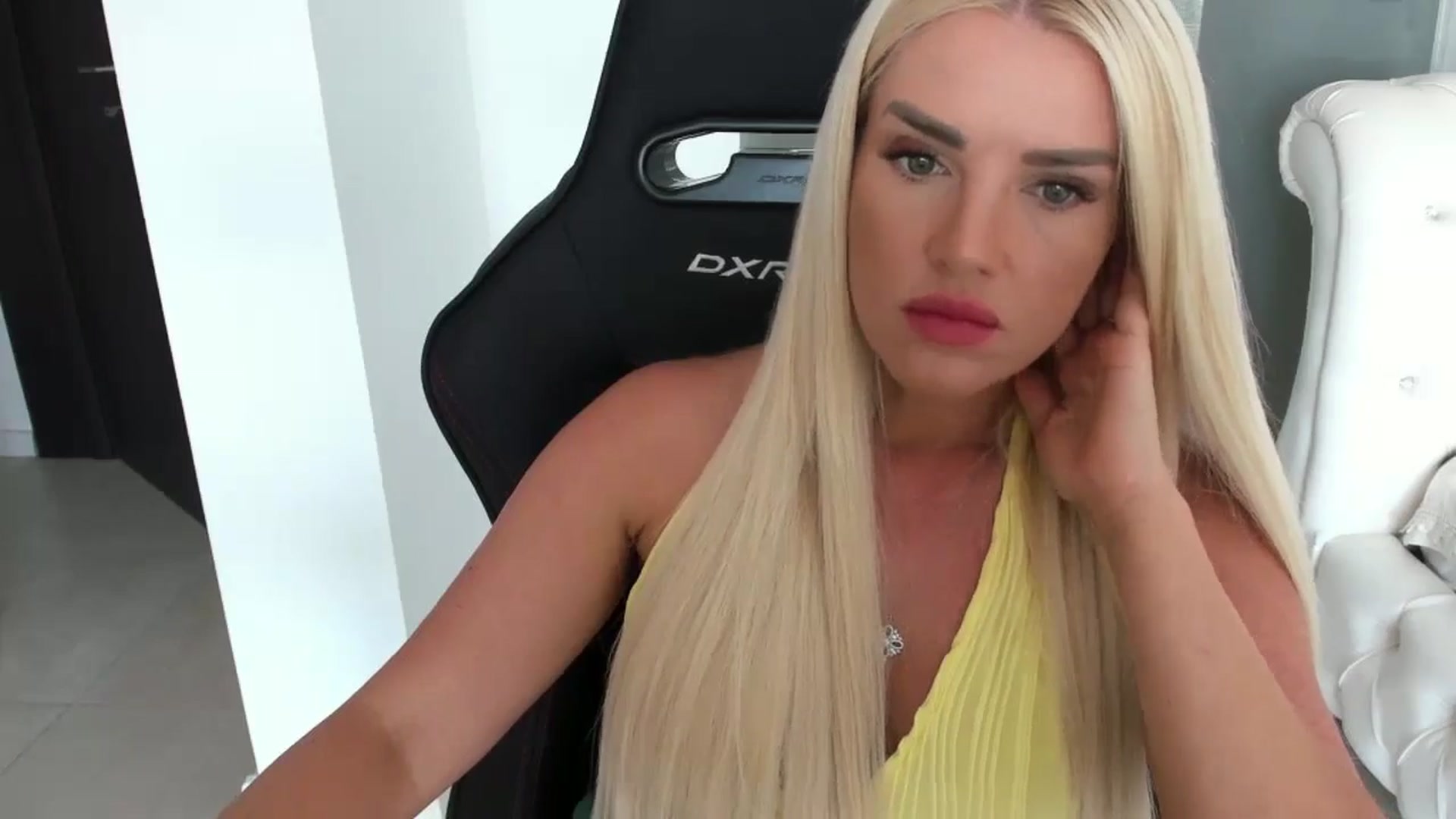 Gallery image thumbnail from Allesia_'s myfreecams stream on, 08/13/2024, 11:38 image 6 of 20
