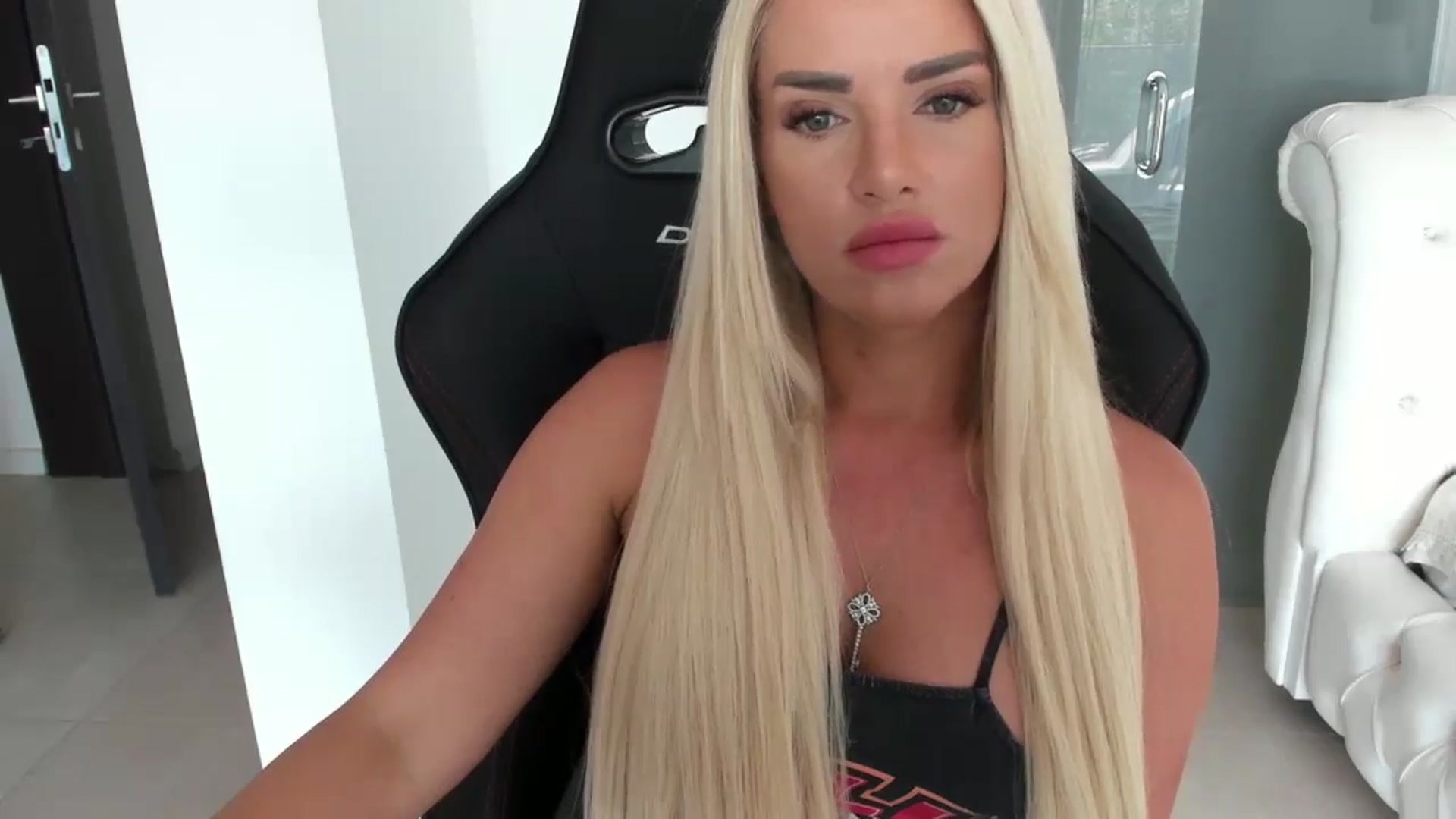 Gallery image thumbnail from Allesia_'s myfreecams stream on, 08/14/2024, 10:17 image 10 of 20