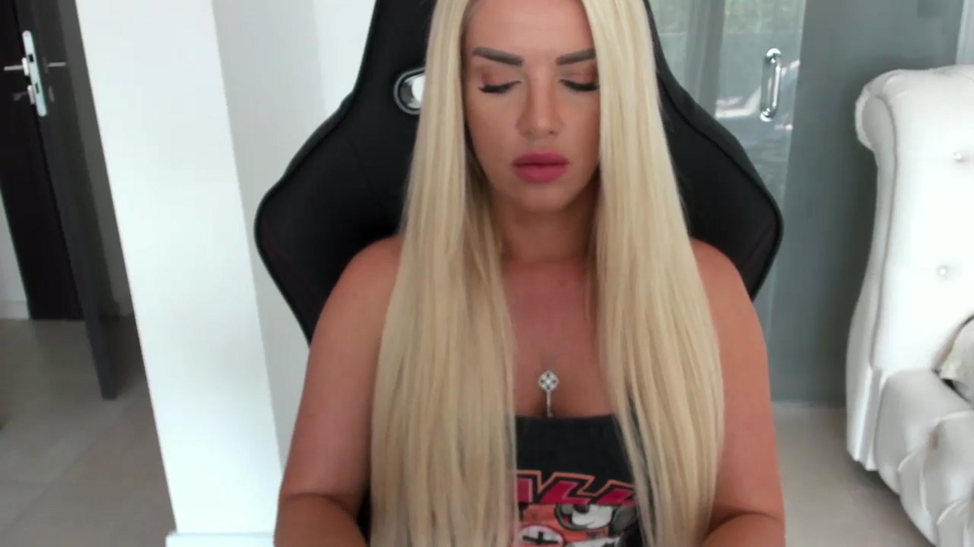 Gallery image thumbnail from Allesia_'s myfreecams stream on, 08/14/2024, 10:17 image 3 of 20