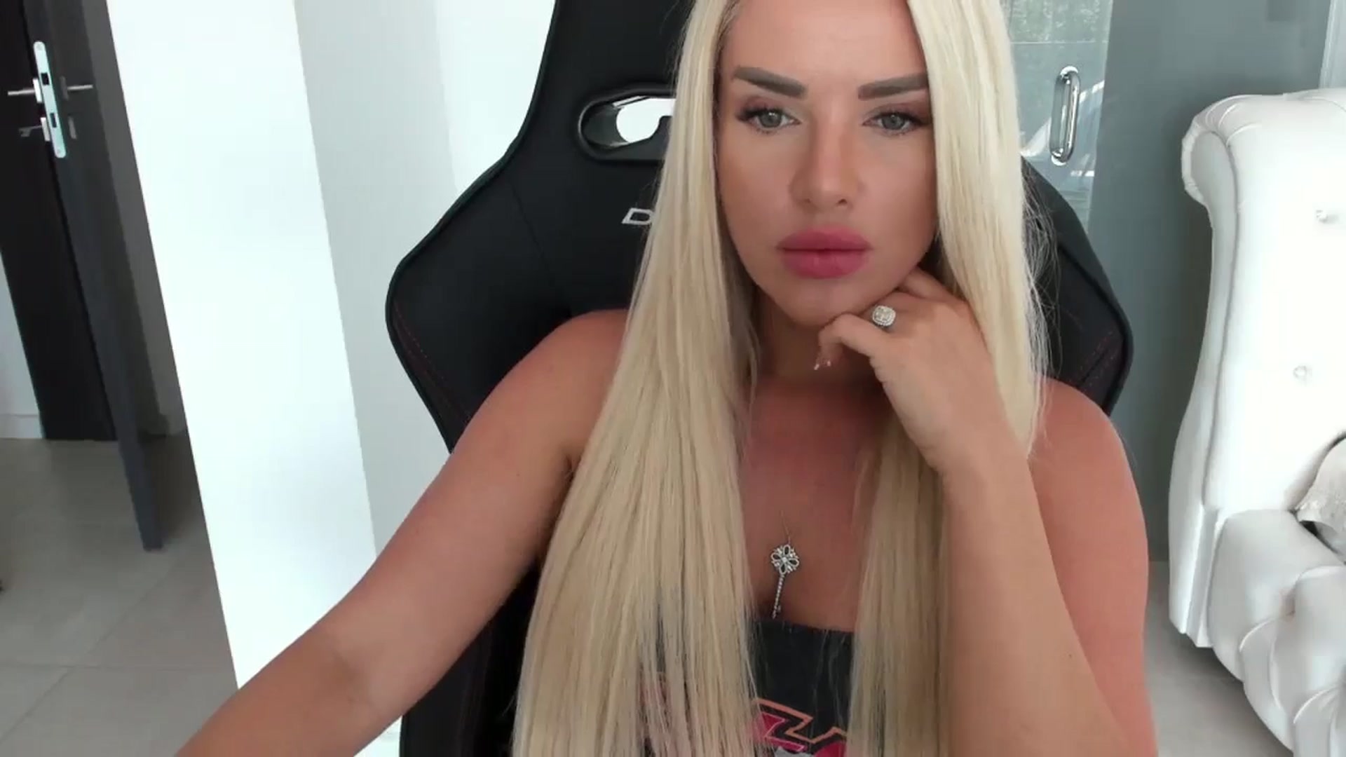 Gallery image thumbnail from Allesia_'s myfreecams stream on, 08/14/2024, 10:17 image 6 of 20