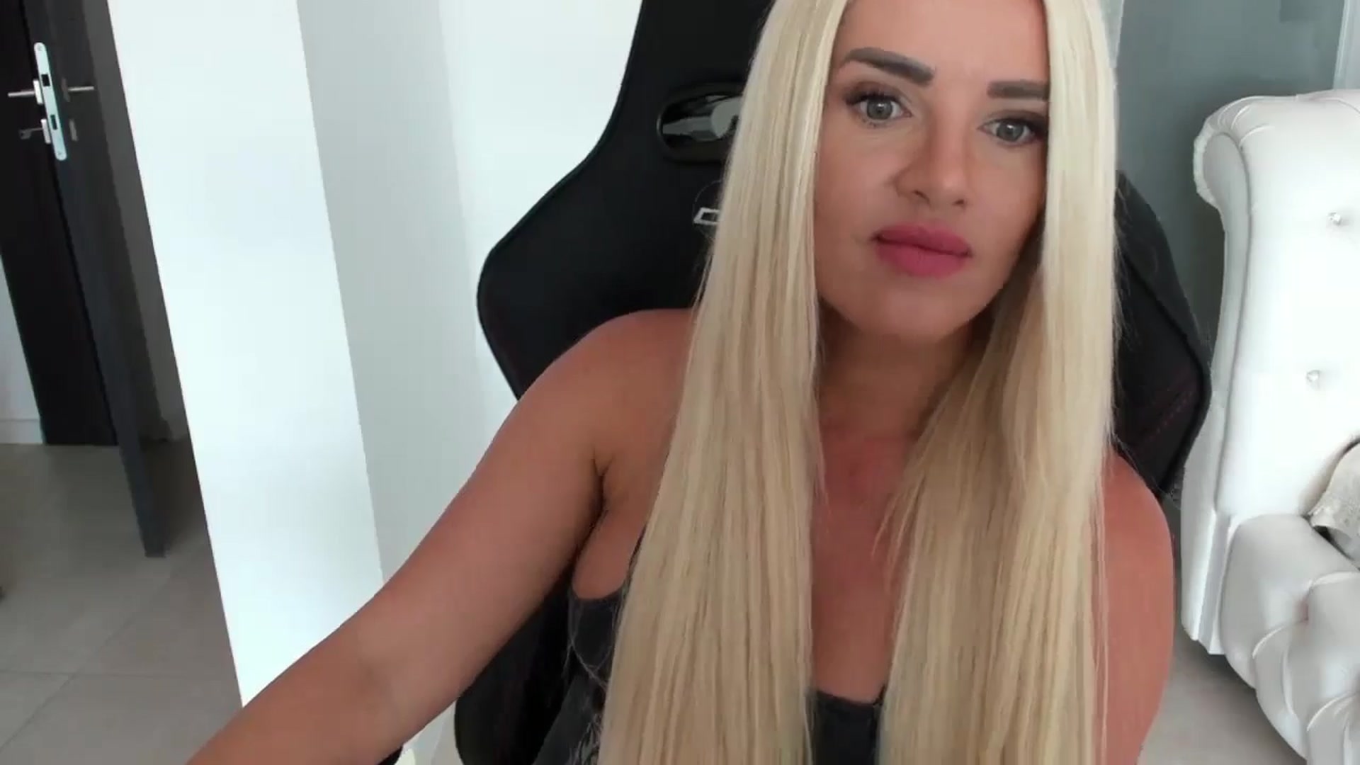 Gallery image thumbnail from Allesia_'s myfreecams stream on, 08/14/2024, 10:17 image 5 of 20